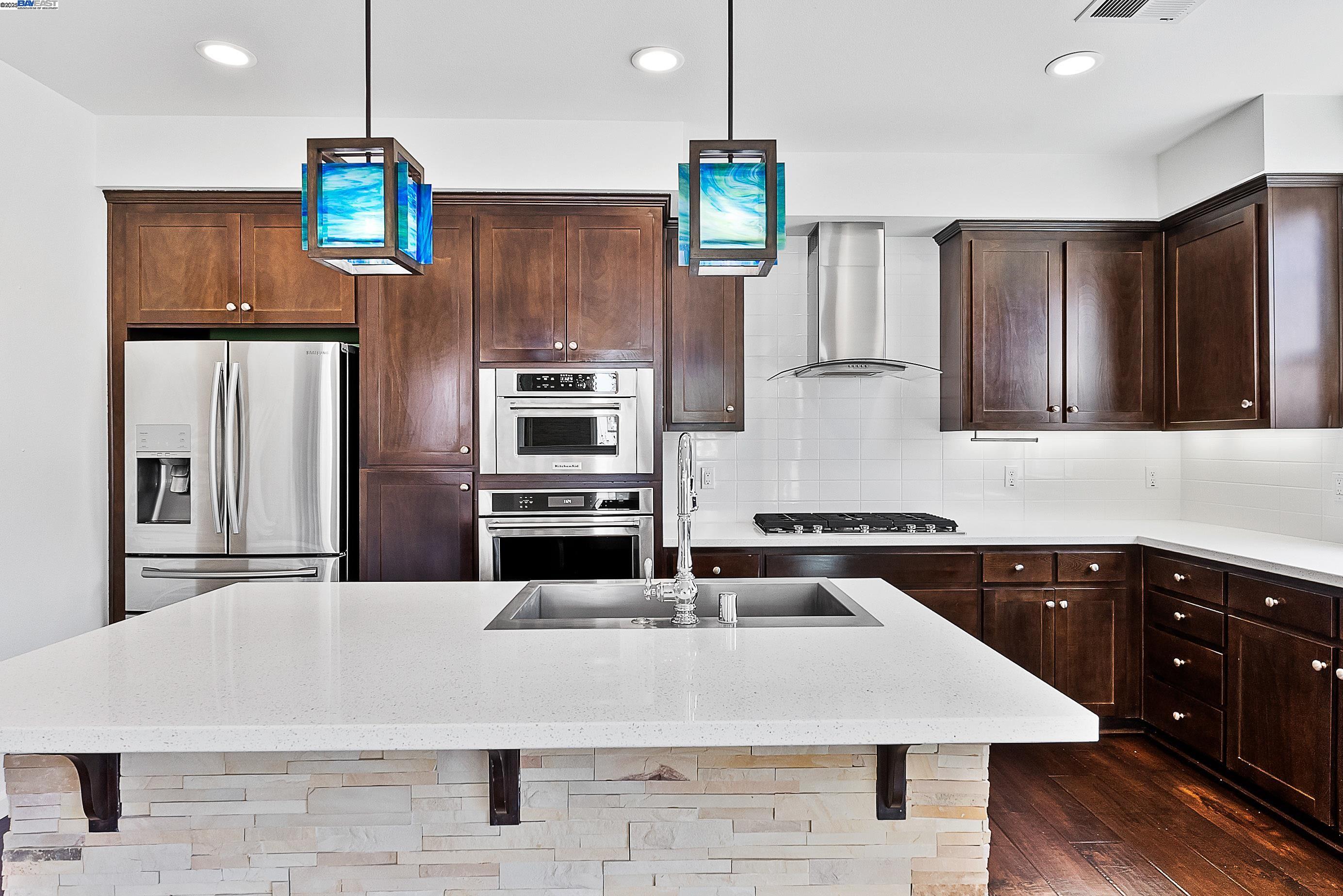 Detail Gallery Image 10 of 30 For 2030 Central Pkwy, Dublin,  CA 94568 - 2 Beds | 2/1 Baths