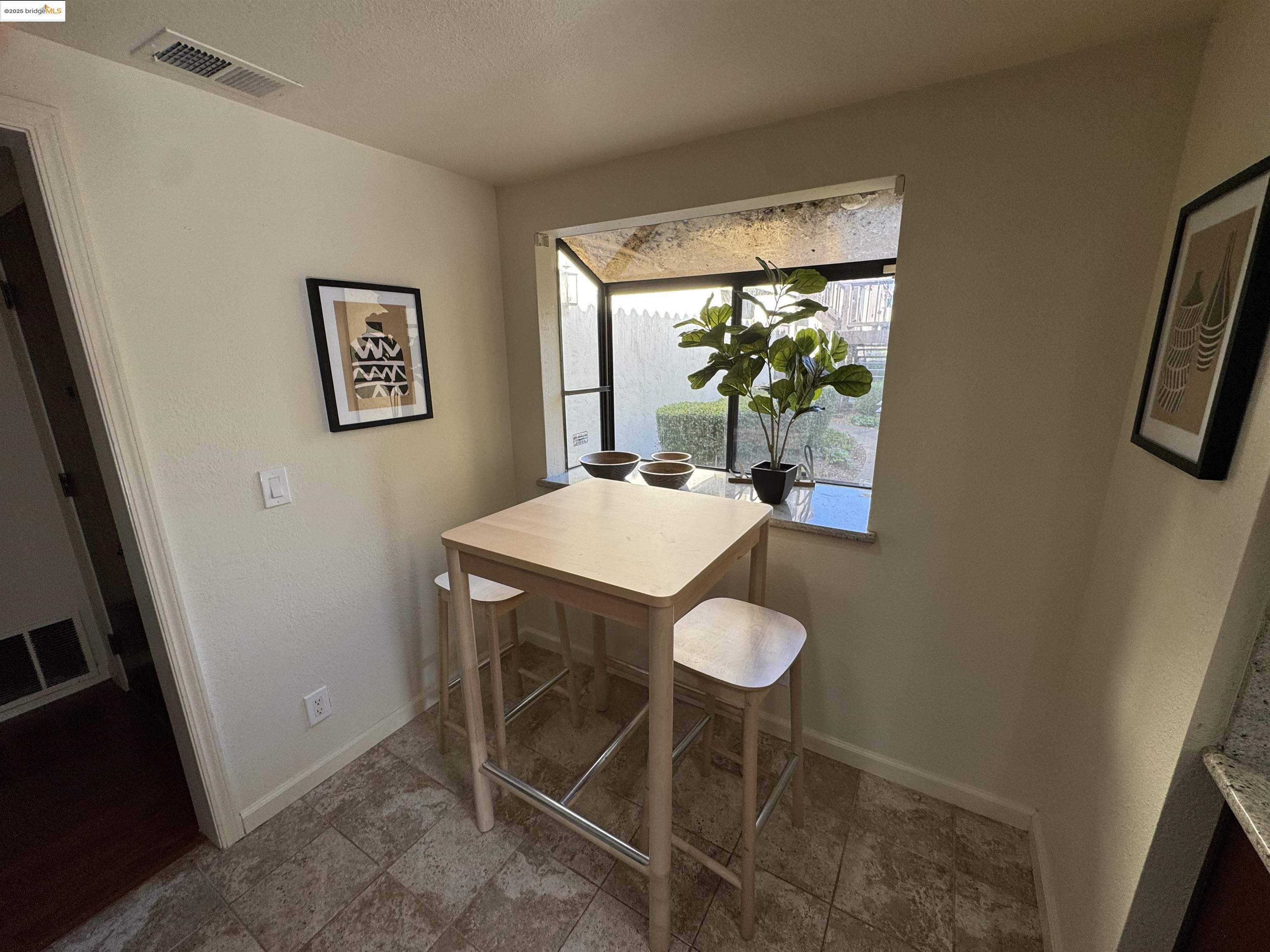 Detail Gallery Image 16 of 40 For 14415 Seagate Drive, San Leandro,  CA 94577-6405 - 3 Beds | 2/1 Baths