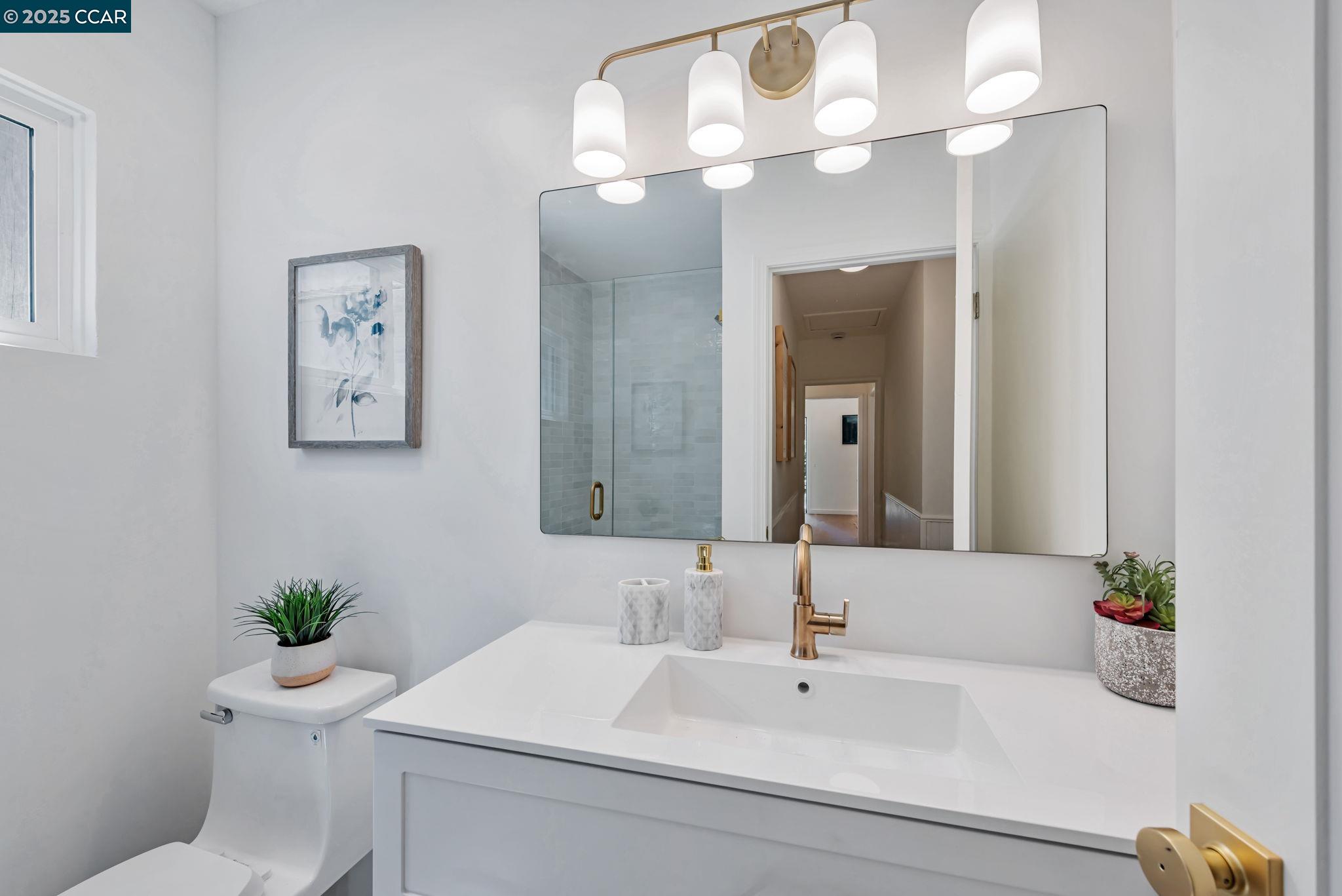 Detail Gallery Image 33 of 47 For 3056 Roxbury Ave, Oakland,  CA 94605 - 3 Beds | 1/1 Baths