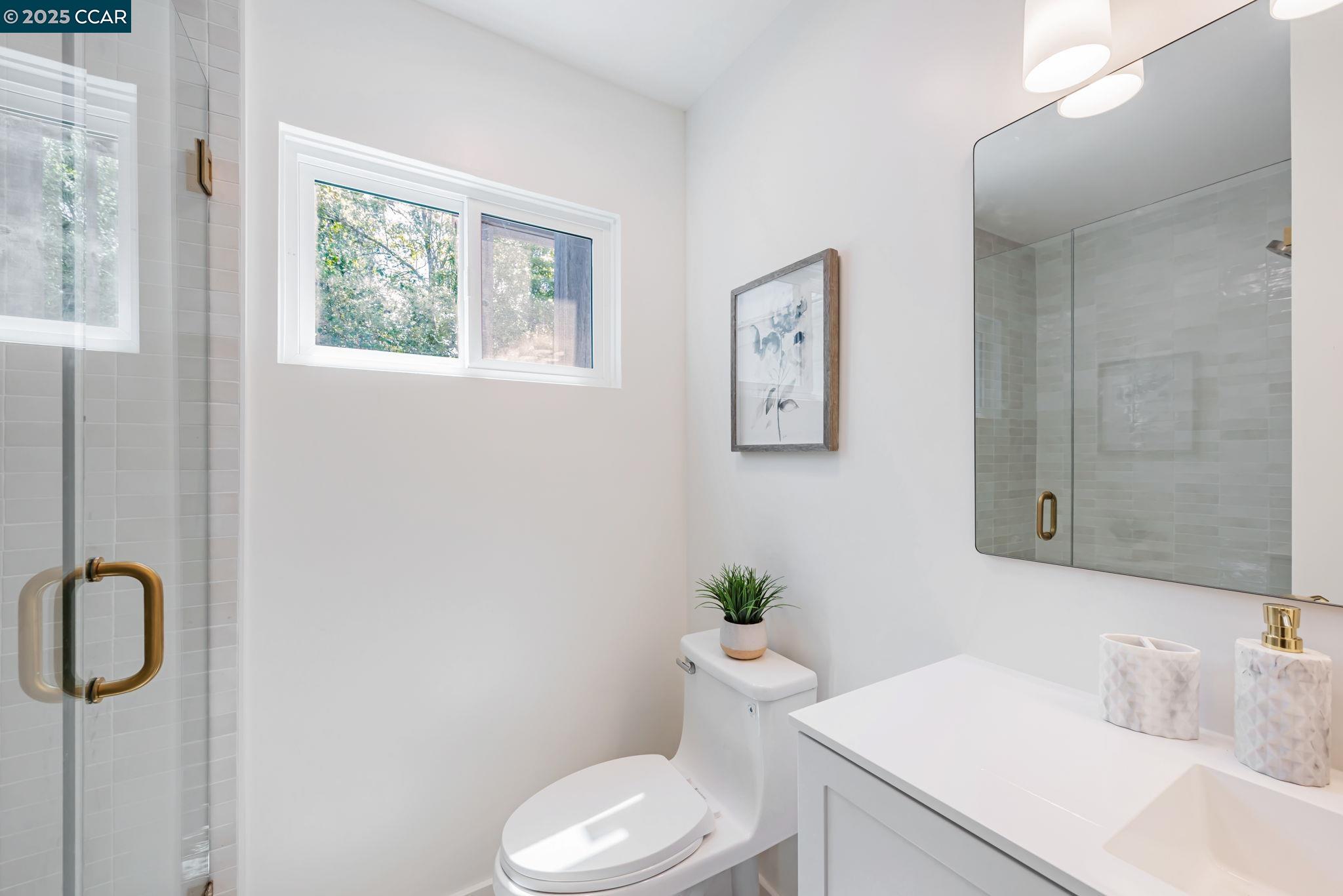 Detail Gallery Image 34 of 47 For 3056 Roxbury Ave, Oakland,  CA 94605 - 3 Beds | 1/1 Baths