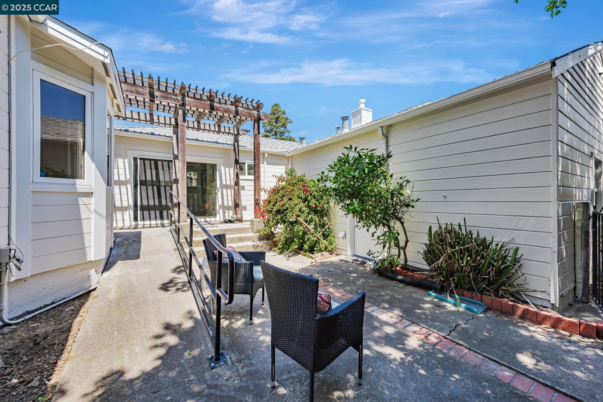 Detail Gallery Image 40 of 47 For 3056 Roxbury Ave, Oakland,  CA 94605 - 3 Beds | 1/1 Baths