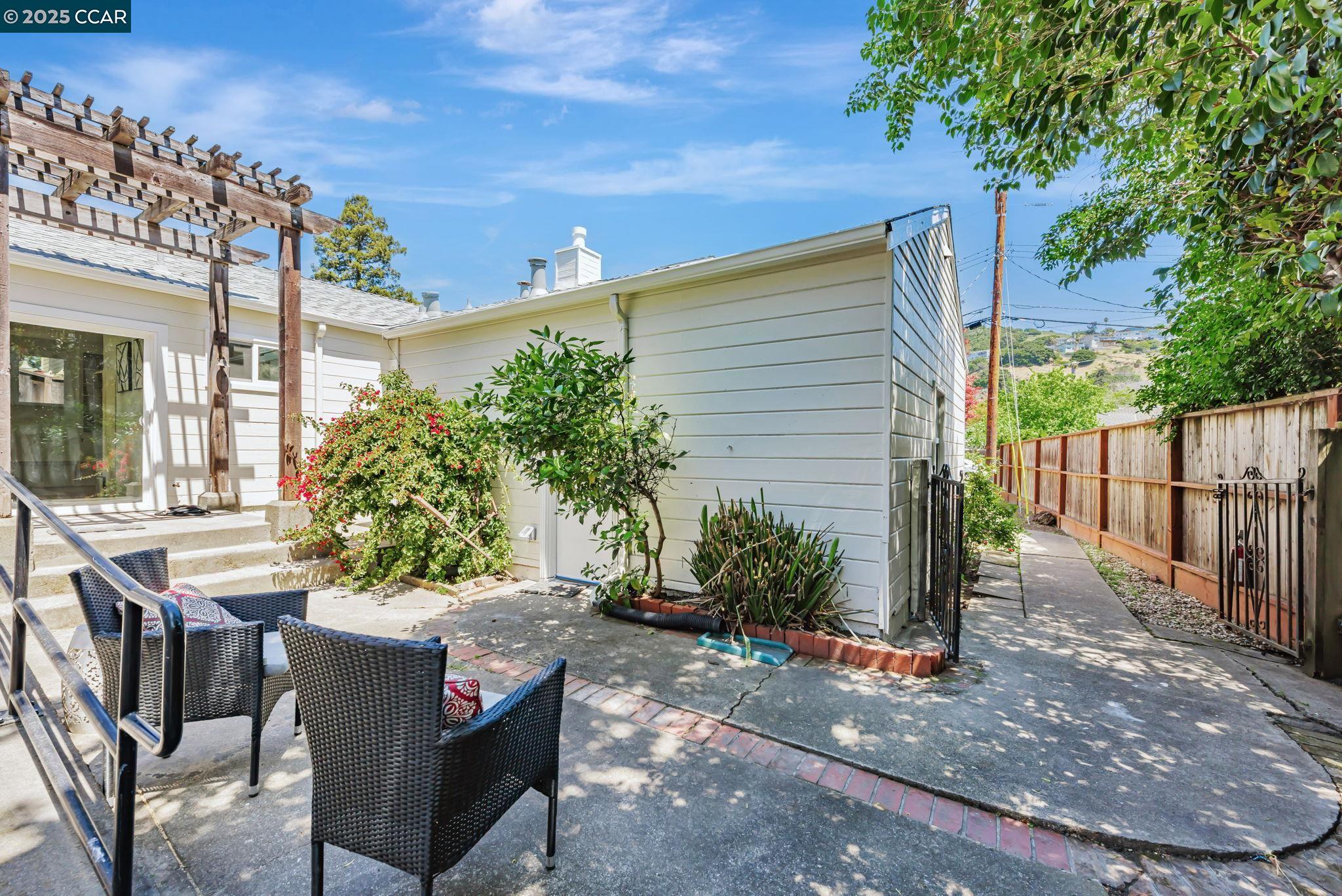 Detail Gallery Image 41 of 47 For 3056 Roxbury Ave, Oakland,  CA 94605 - 3 Beds | 1/1 Baths