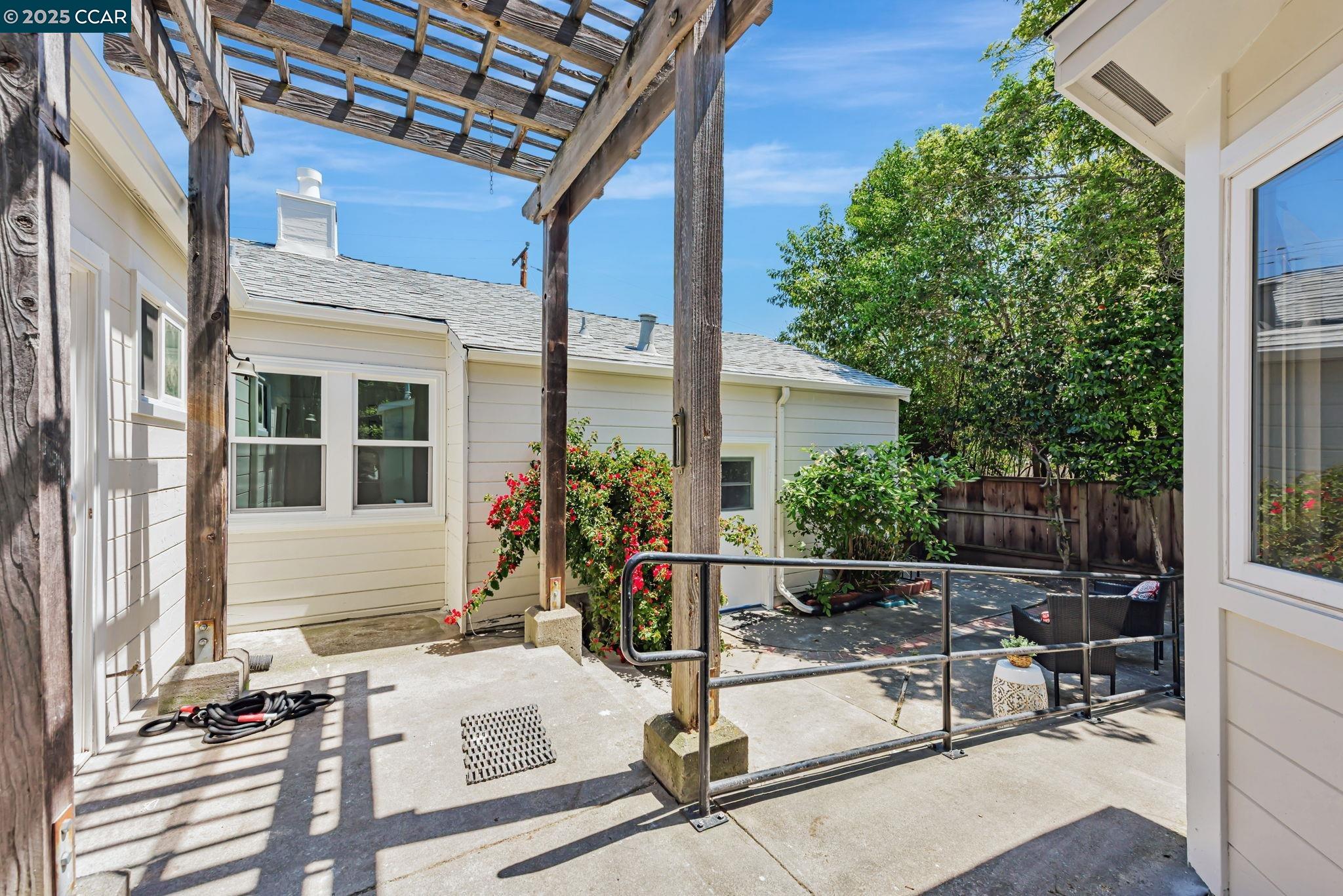 Detail Gallery Image 42 of 47 For 3056 Roxbury Ave, Oakland,  CA 94605 - 3 Beds | 1/1 Baths