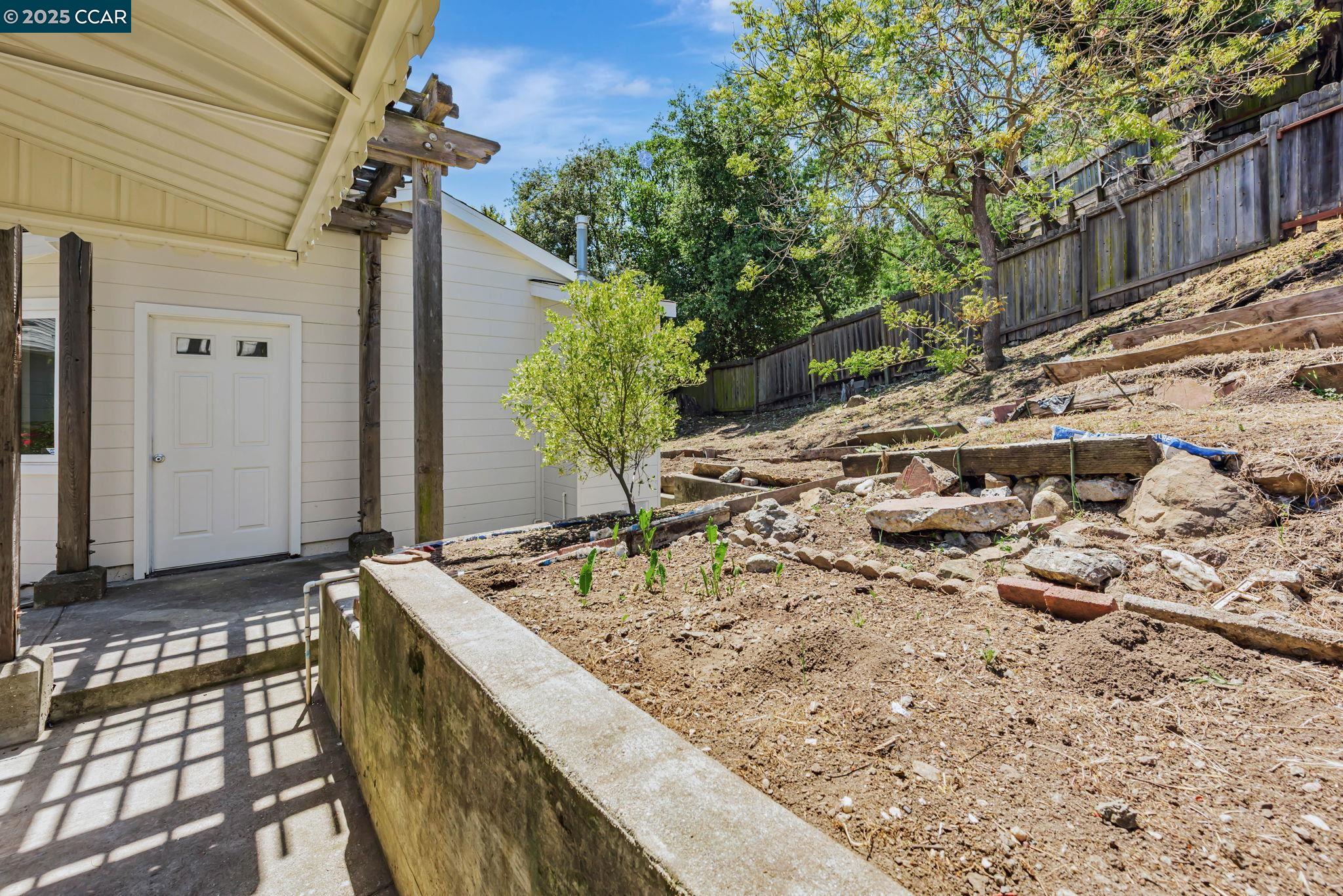 Detail Gallery Image 44 of 47 For 3056 Roxbury Ave, Oakland,  CA 94605 - 3 Beds | 1/1 Baths