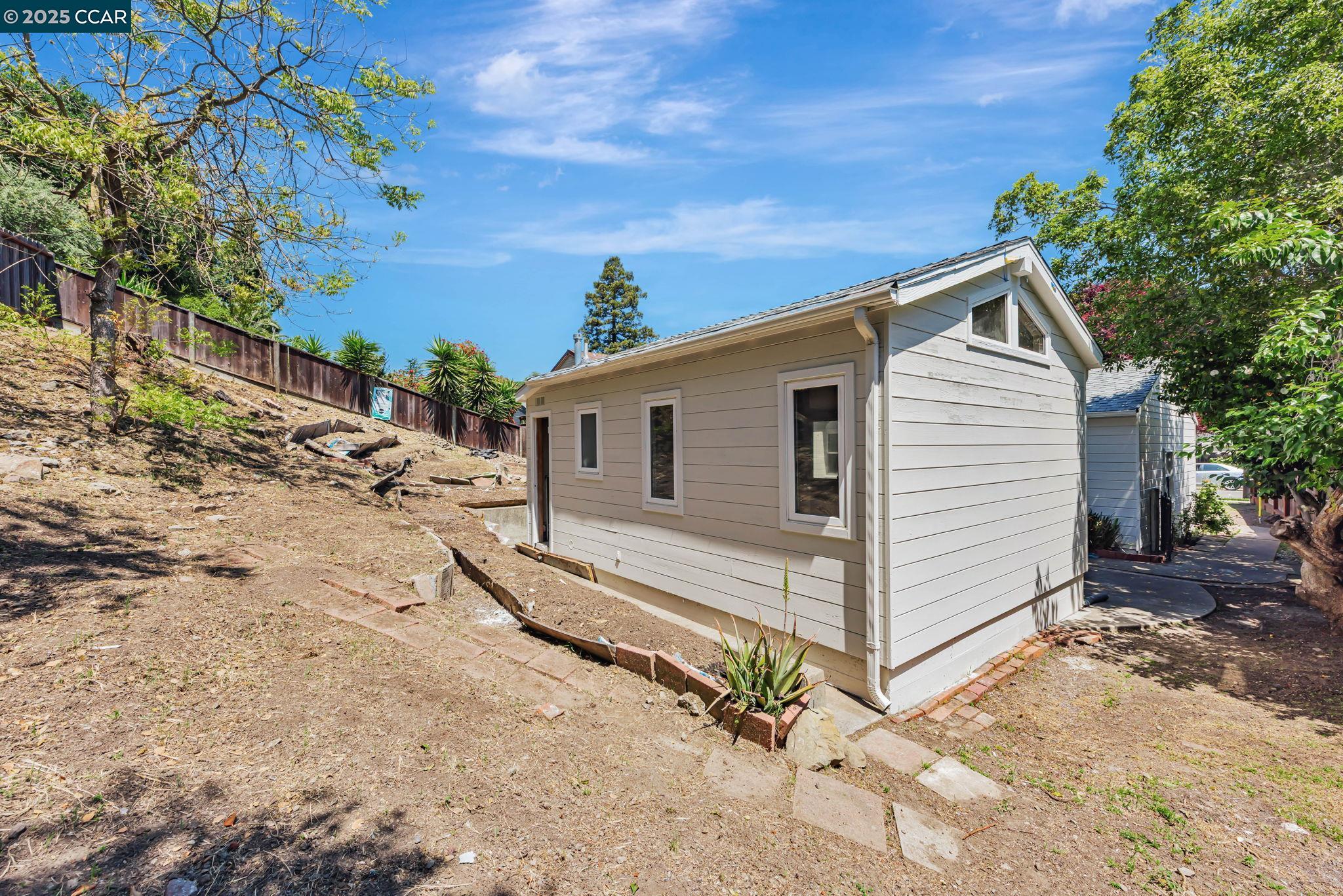 Detail Gallery Image 46 of 47 For 3056 Roxbury Ave, Oakland,  CA 94605 - 3 Beds | 1/1 Baths