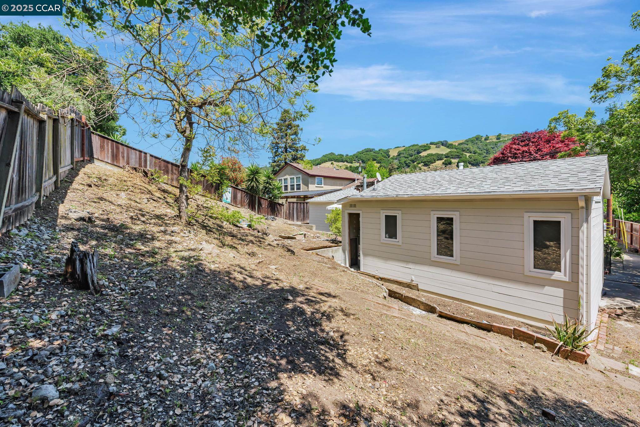 Detail Gallery Image 47 of 47 For 3056 Roxbury Ave, Oakland,  CA 94605 - 3 Beds | 1/1 Baths