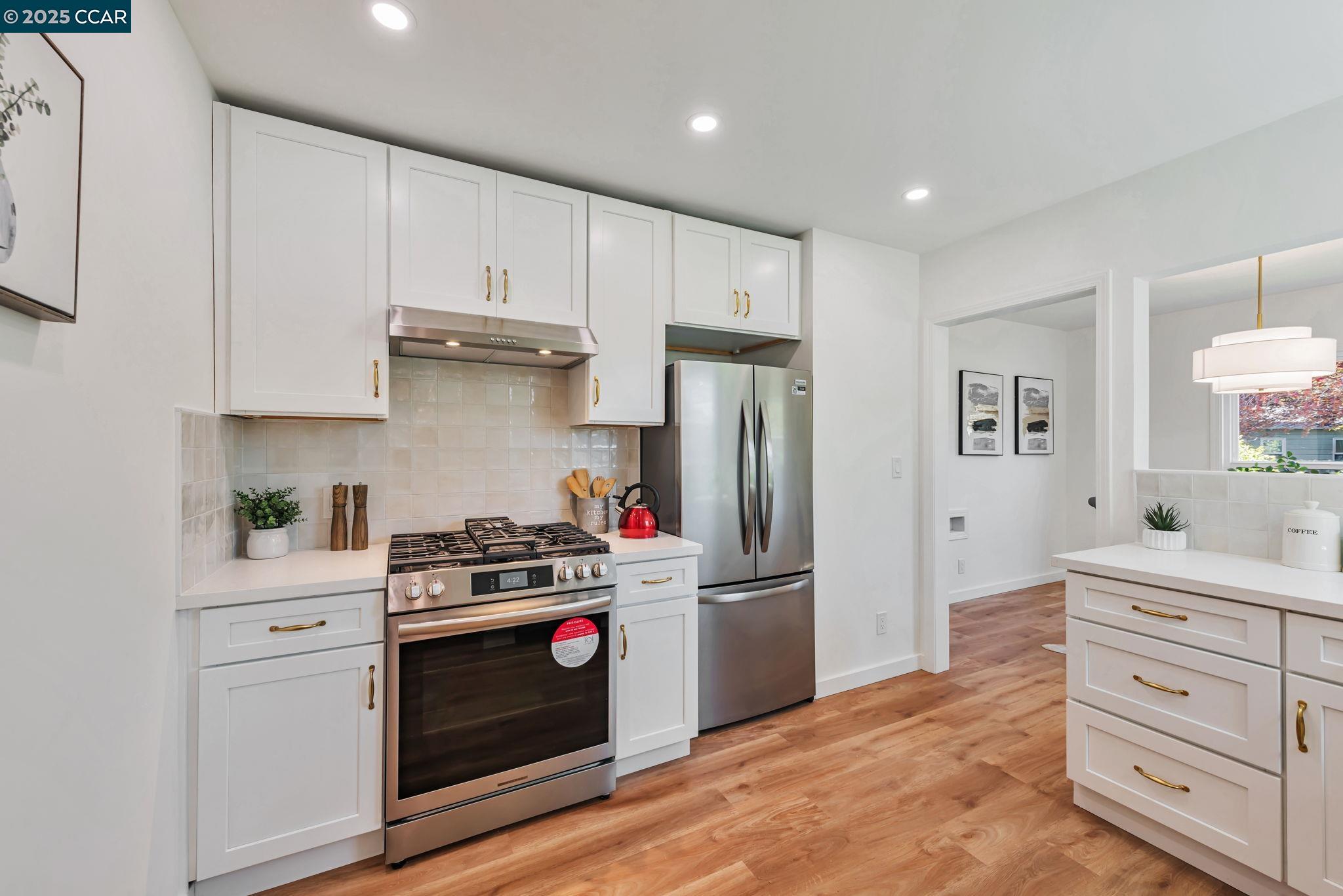 Detail Gallery Image 10 of 47 For 3056 Roxbury Ave, Oakland,  CA 94605 - 3 Beds | 1/1 Baths