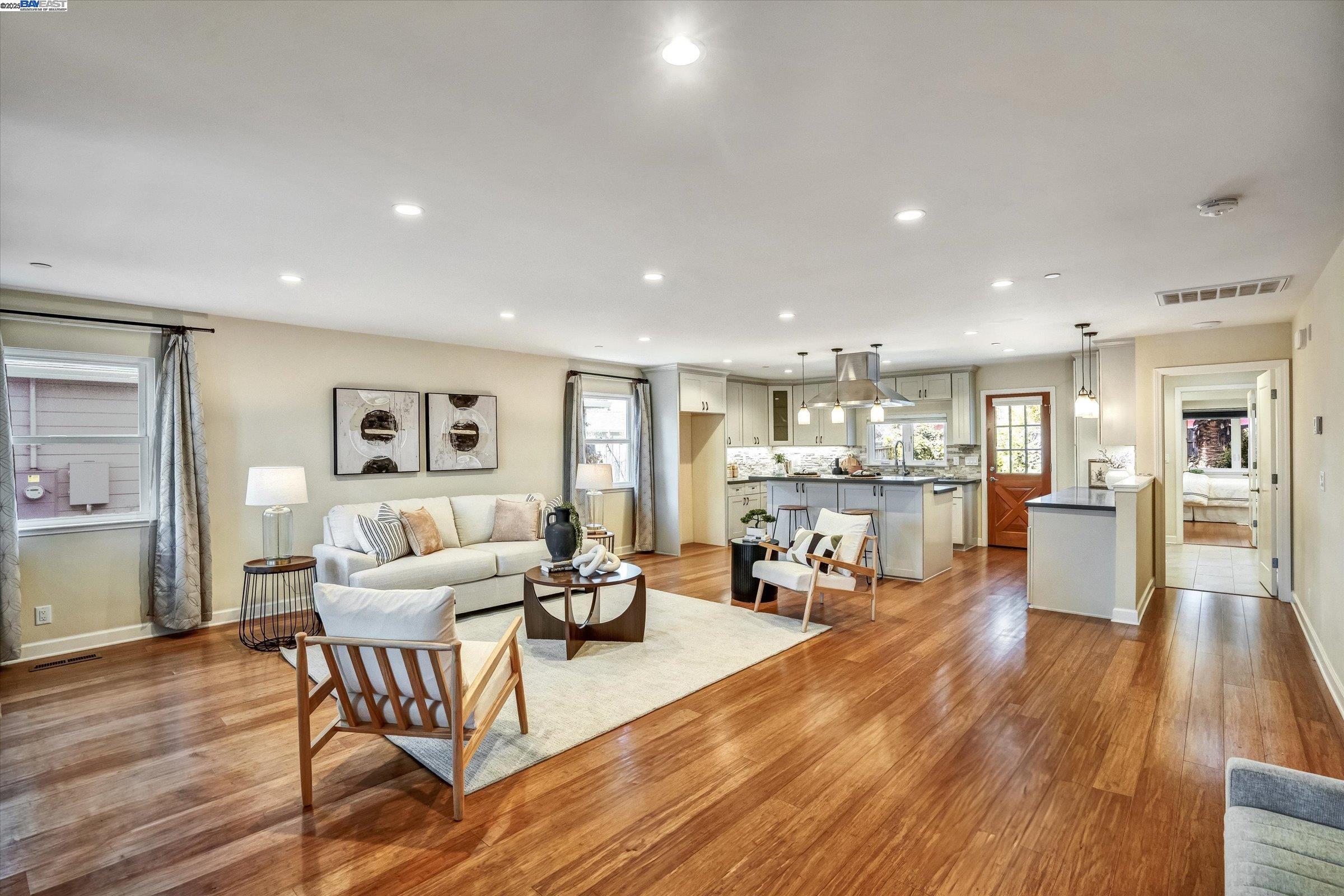 Detail Gallery Image 2 of 22 For 1251 Madera Ave, Menlo Park,  CA 94025 - 3 Beds | 2 Baths