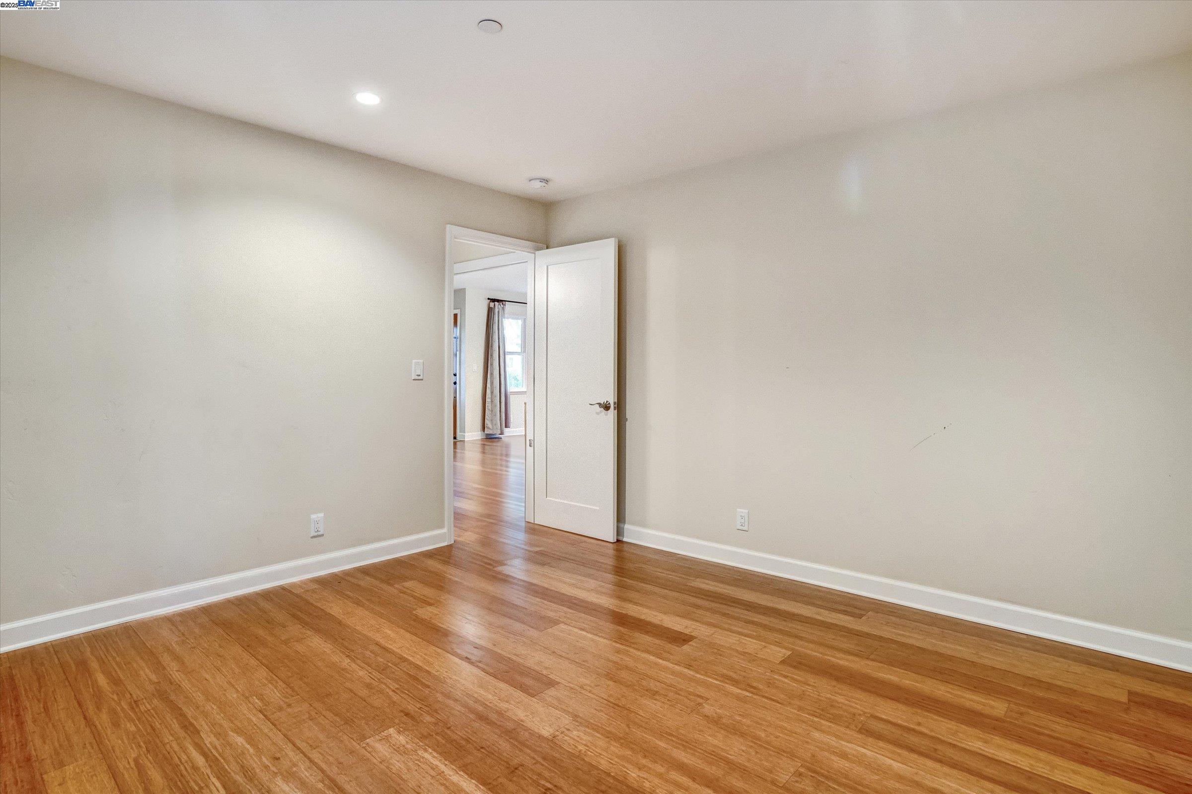 Detail Gallery Image 12 of 22 For 1251 Madera Ave, Menlo Park,  CA 94025 - 3 Beds | 2 Baths