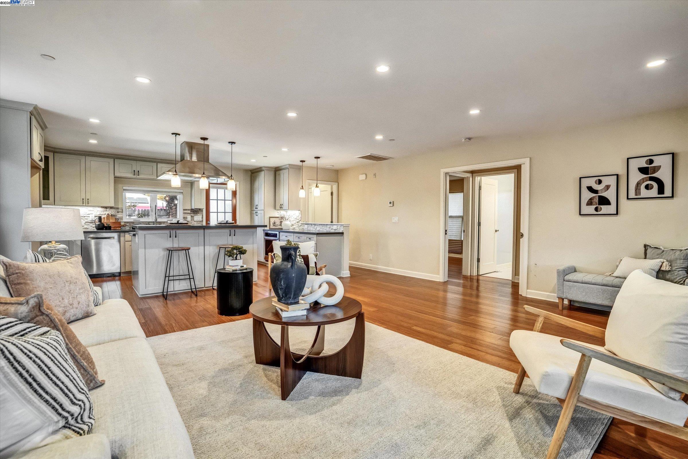 Detail Gallery Image 4 of 22 For 1251 Madera Ave, Menlo Park,  CA 94025 - 3 Beds | 2 Baths