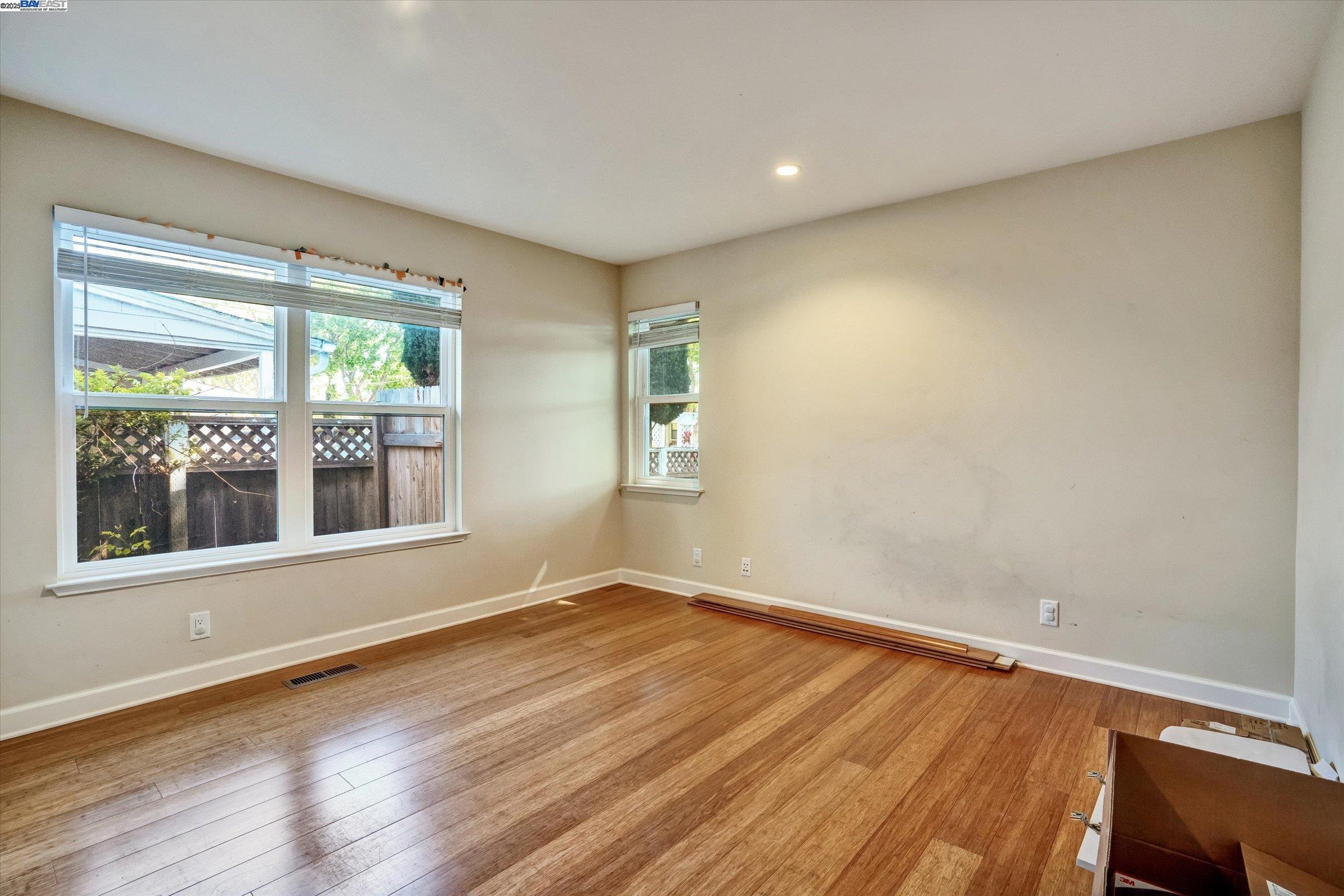 Detail Gallery Image 9 of 22 For 1251 Madera Ave, Menlo Park,  CA 94025 - 3 Beds | 2 Baths