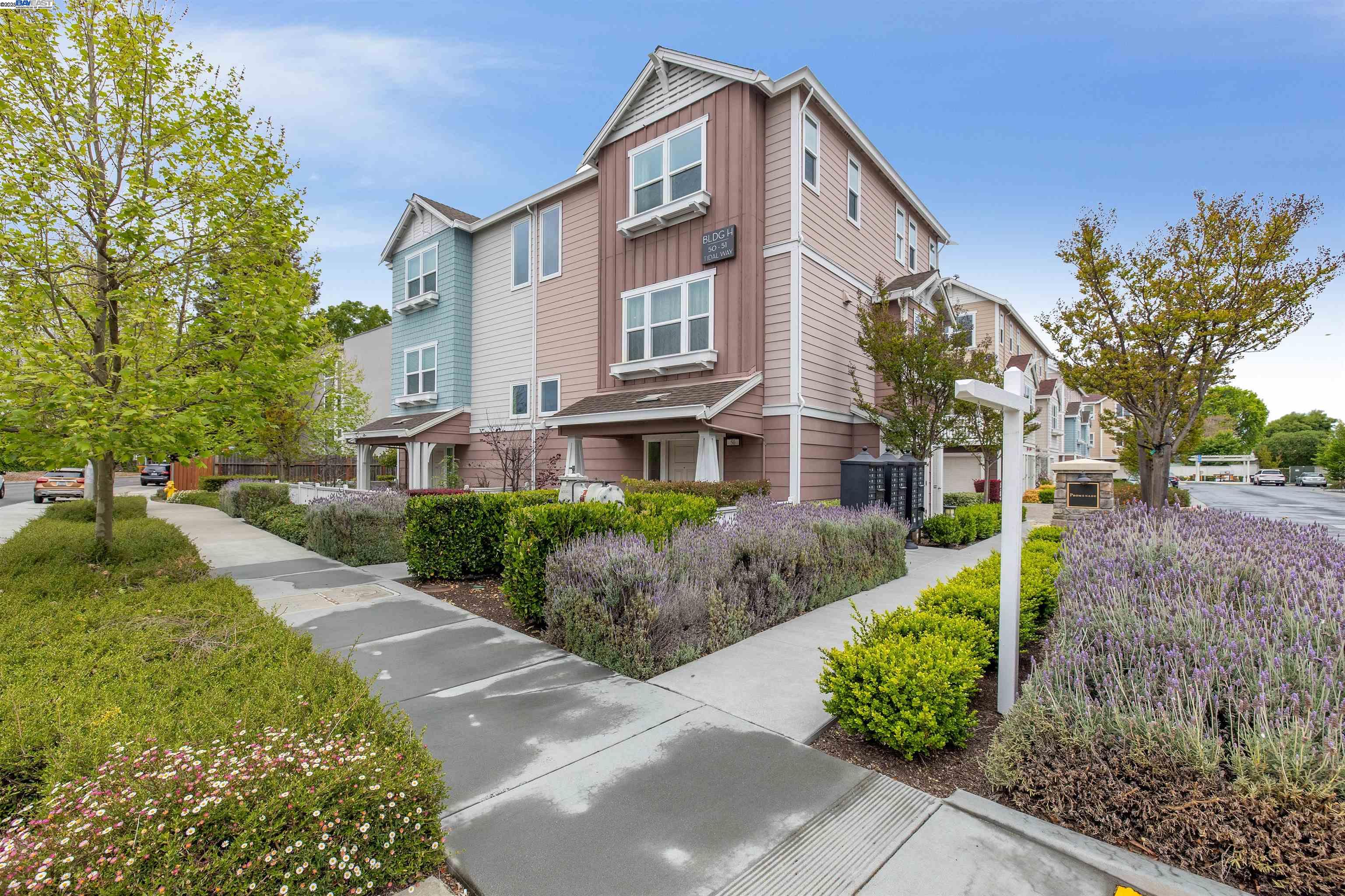 Detail Gallery Image 1 of 33 For 50 Tidal Way, San Mateo,  CA 94401-0000 - 3 Beds | 2/1 Baths