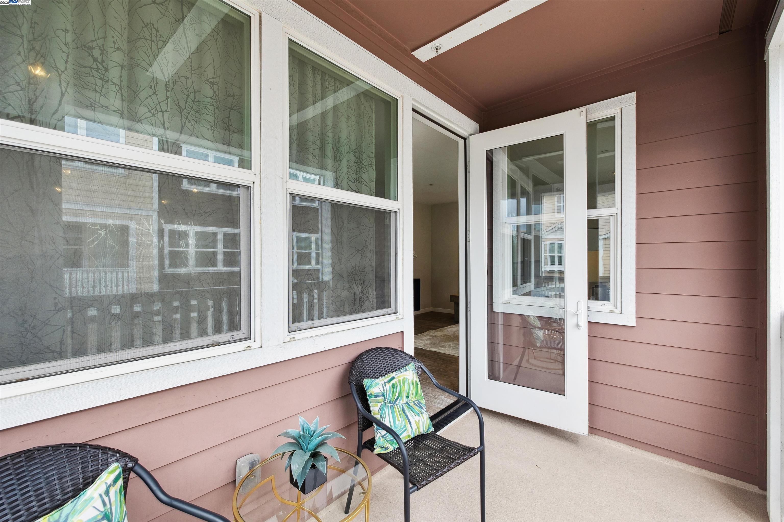 Detail Gallery Image 14 of 33 For 50 Tidal Way, San Mateo,  CA 94401-0000 - 3 Beds | 2/1 Baths