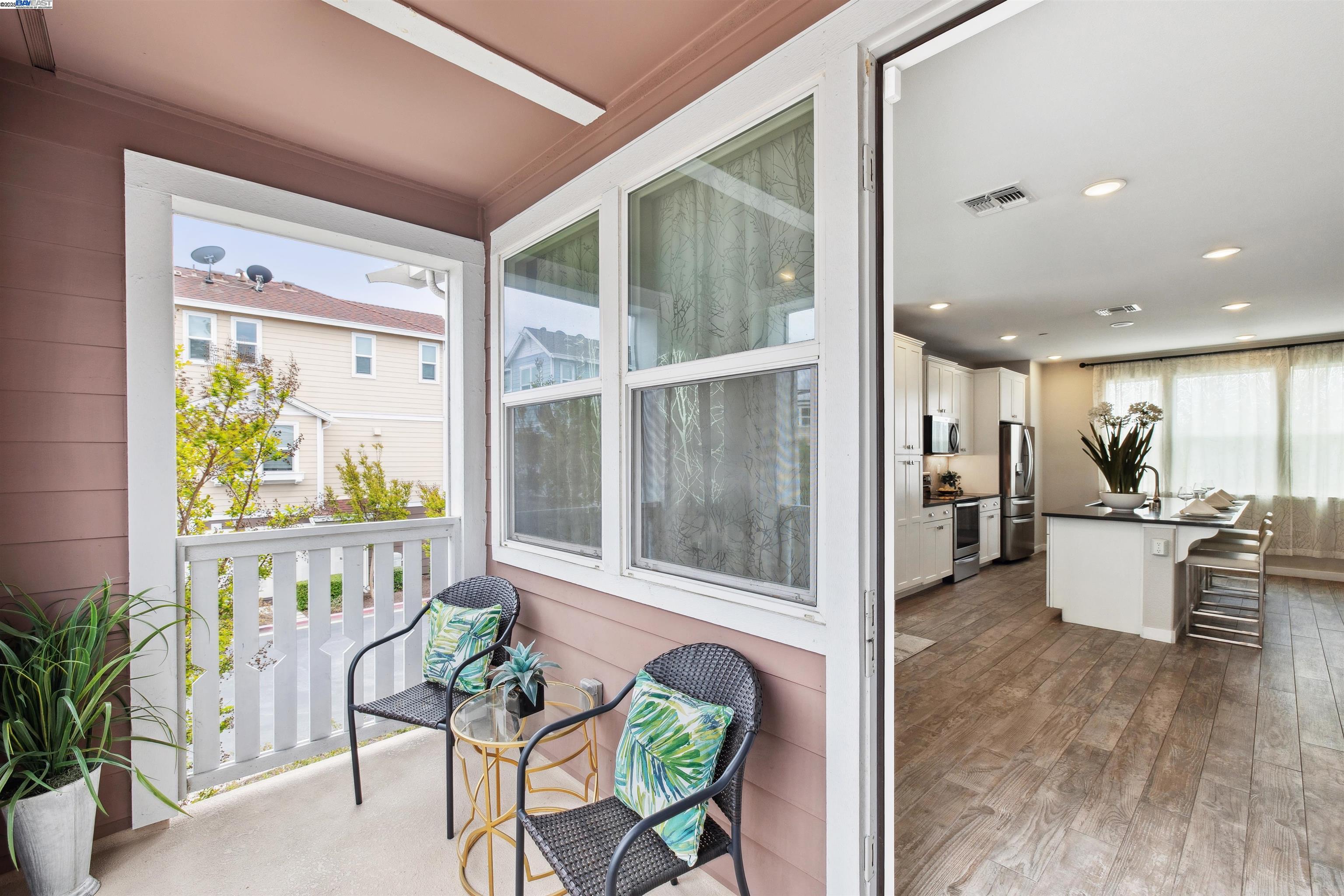 Detail Gallery Image 15 of 33 For 50 Tidal Way, San Mateo,  CA 94401-0000 - 3 Beds | 2/1 Baths