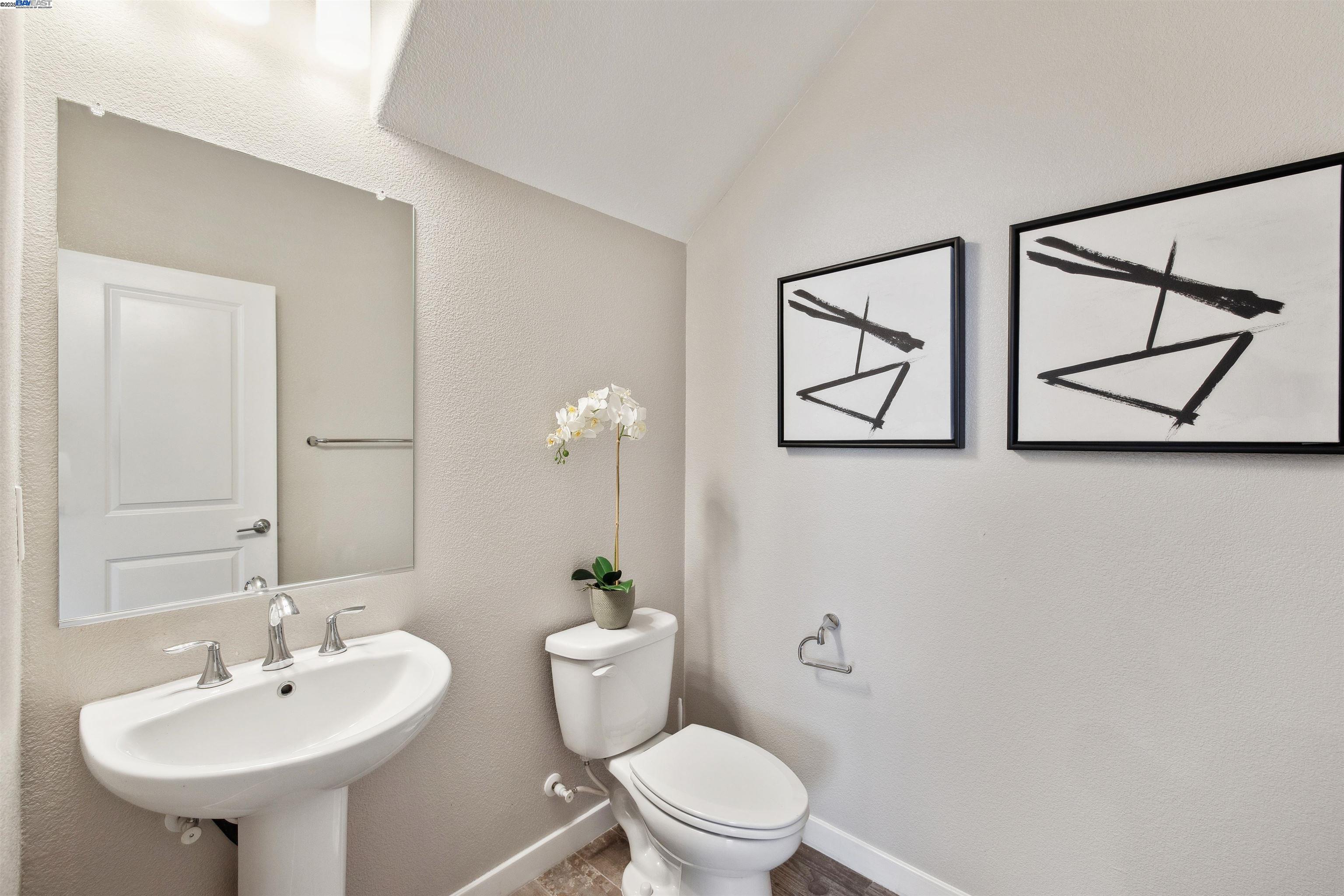 Detail Gallery Image 16 of 33 For 50 Tidal Way, San Mateo,  CA 94401-0000 - 3 Beds | 2/1 Baths