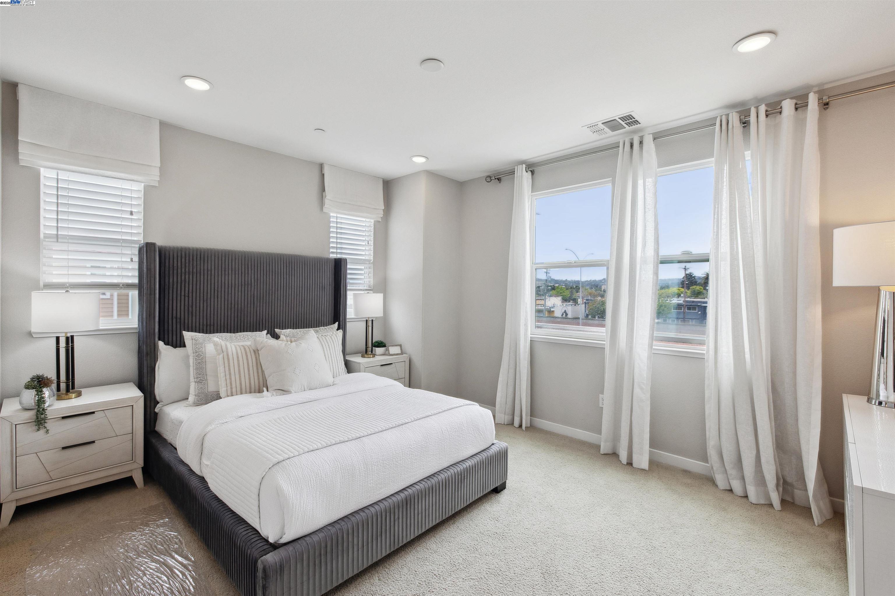 Detail Gallery Image 17 of 33 For 50 Tidal Way, San Mateo,  CA 94401-0000 - 3 Beds | 2/1 Baths