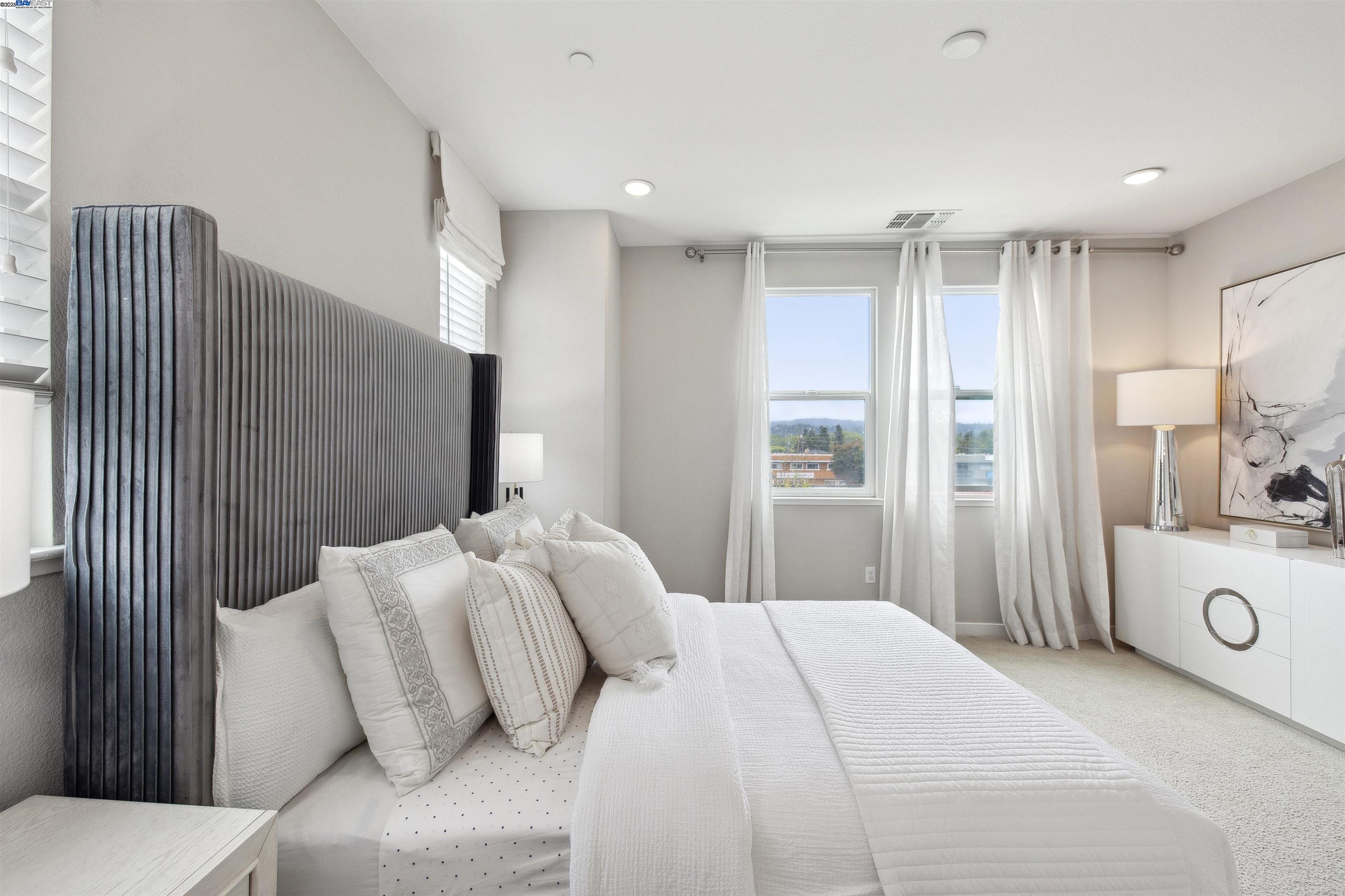 Detail Gallery Image 18 of 33 For 50 Tidal Way, San Mateo,  CA 94401-0000 - 3 Beds | 2/1 Baths