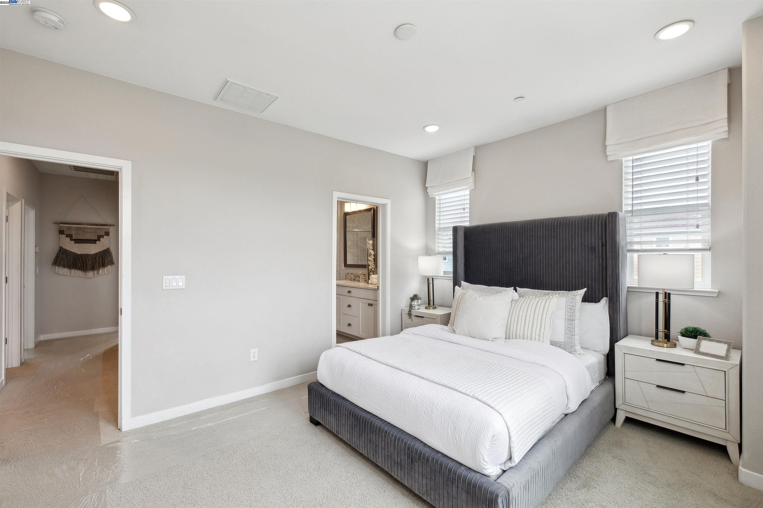Detail Gallery Image 19 of 33 For 50 Tidal Way, San Mateo,  CA 94401-0000 - 3 Beds | 2/1 Baths
