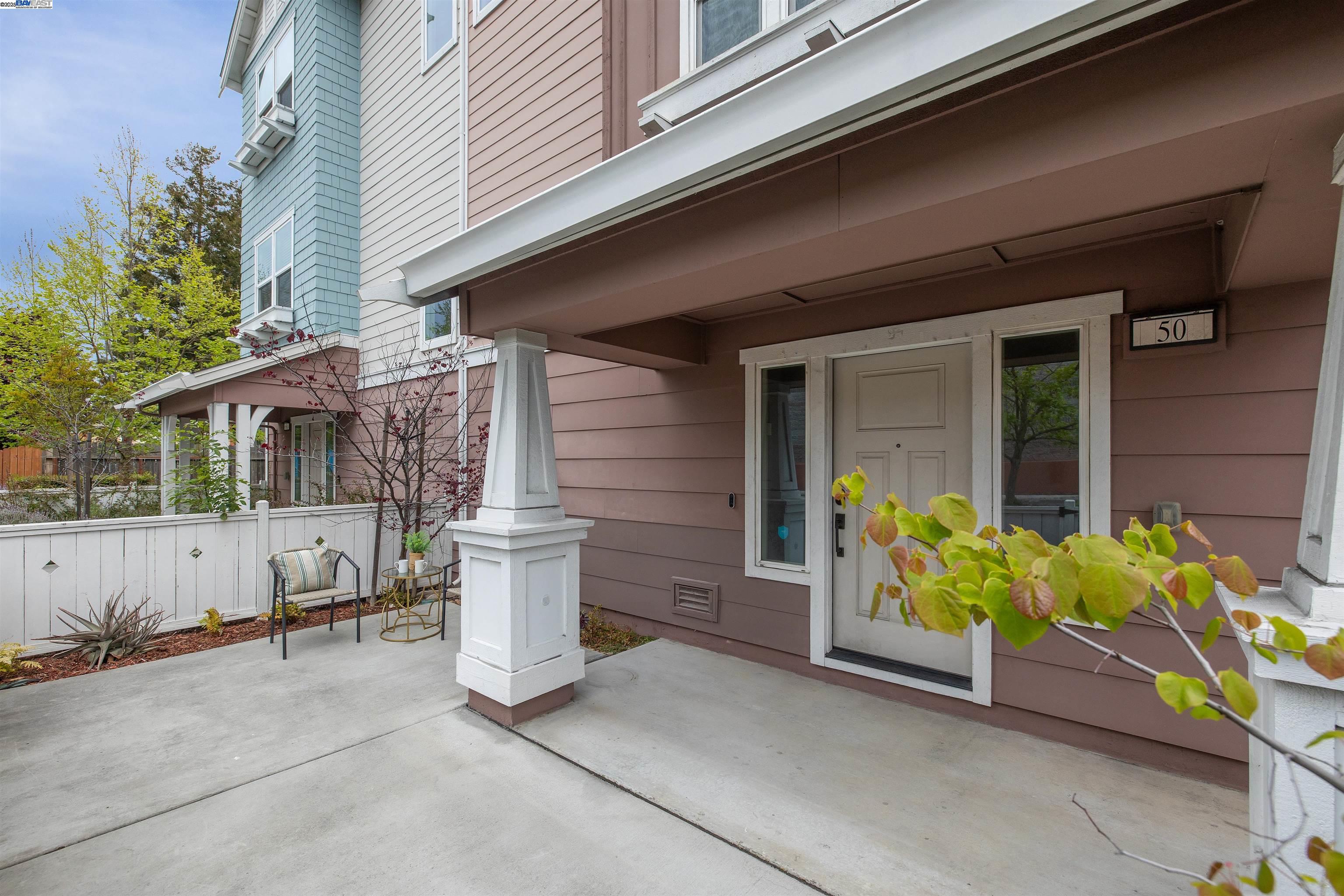 Detail Gallery Image 3 of 33 For 50 Tidal Way, San Mateo,  CA 94401-0000 - 3 Beds | 2/1 Baths