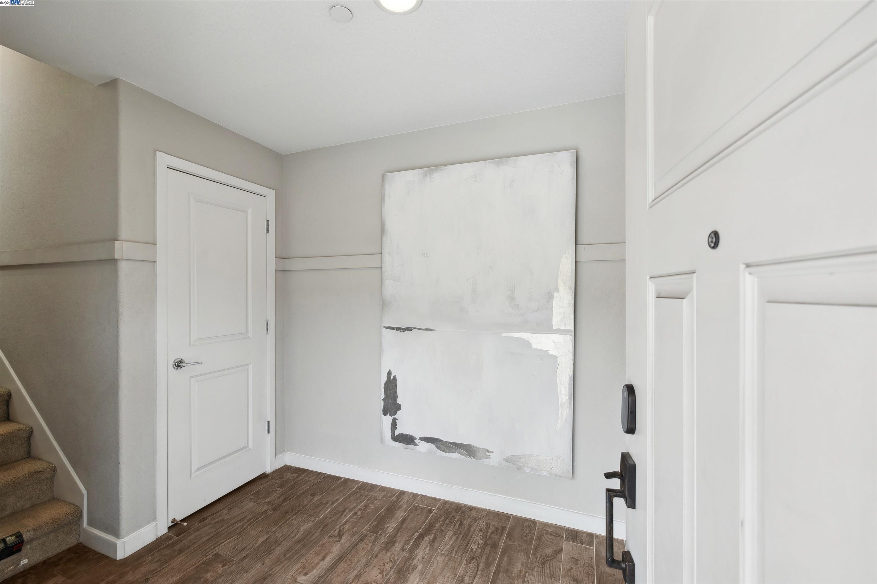 Detail Gallery Image 4 of 33 For 50 Tidal Way, San Mateo,  CA 94401-0000 - 3 Beds | 2/1 Baths