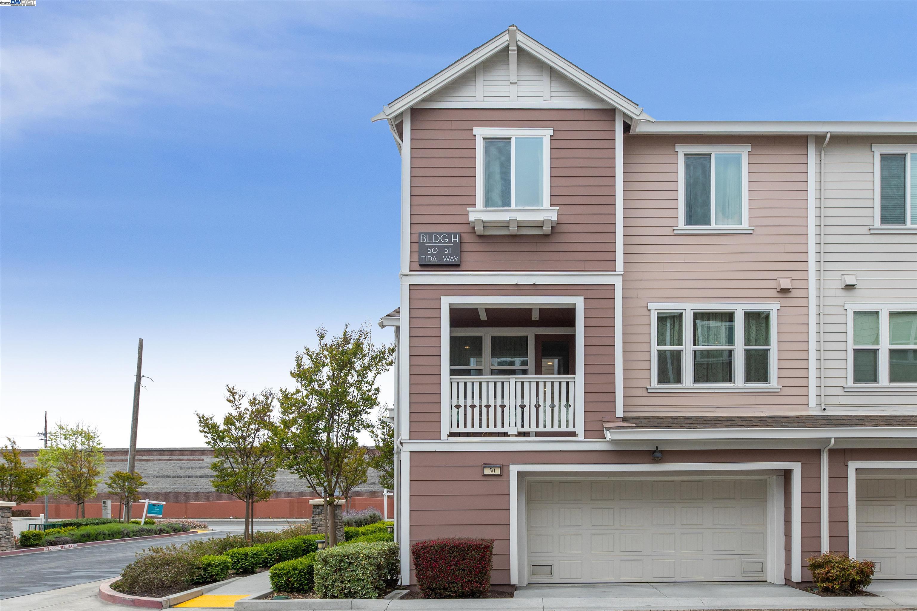Detail Gallery Image 31 of 33 For 50 Tidal Way, San Mateo,  CA 94401-0000 - 3 Beds | 2/1 Baths