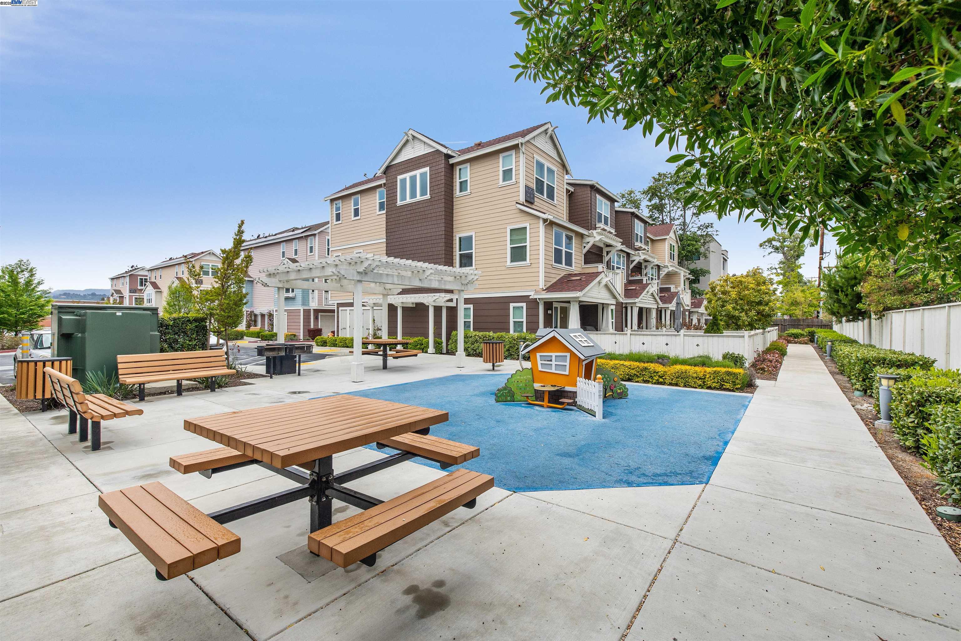 Detail Gallery Image 33 of 33 For 50 Tidal Way, San Mateo,  CA 94401-0000 - 3 Beds | 2/1 Baths