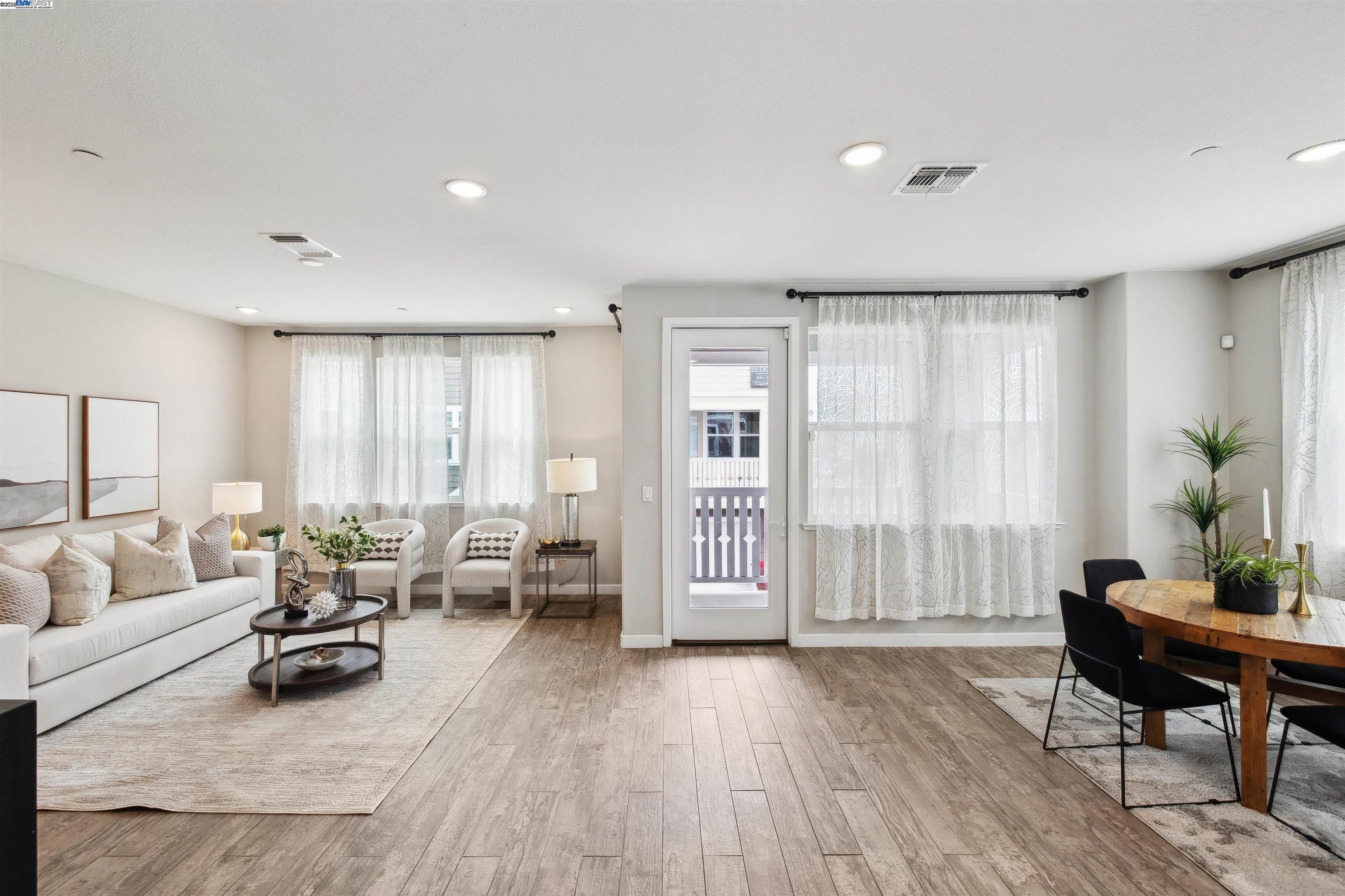Detail Gallery Image 10 of 33 For 50 Tidal Way, San Mateo,  CA 94401-0000 - 3 Beds | 2/1 Baths
