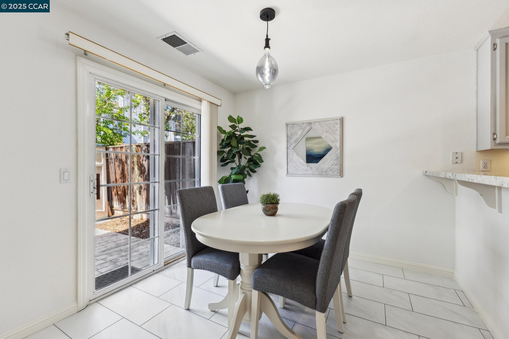 Detail Gallery Image 15 of 51 For 1810 Corte Cava, Livermore,  CA 94551 - 3 Beds | 2/1 Baths