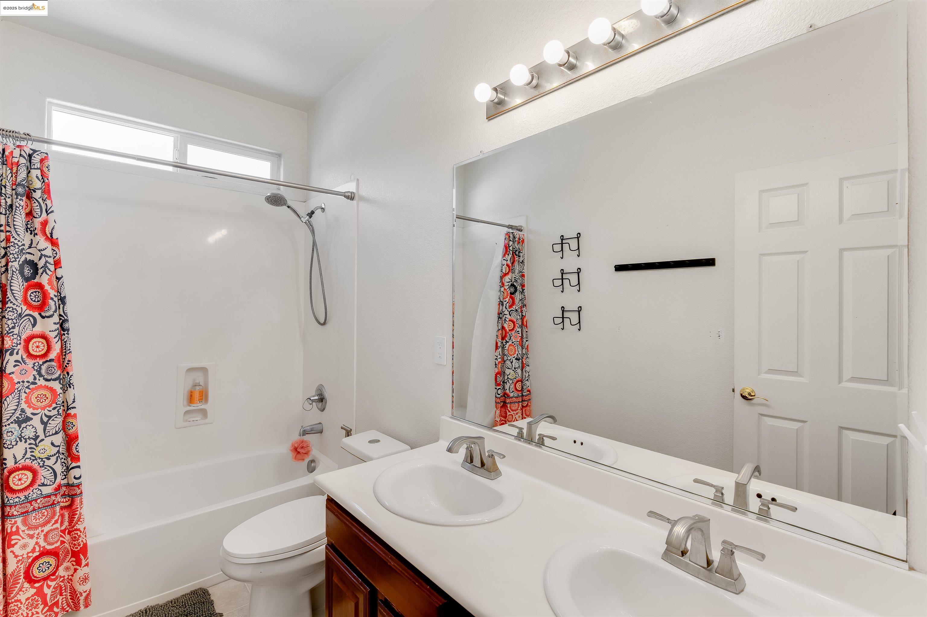 Detail Gallery Image 33 of 56 For 569 Primitivo Ct, Fairfield,  CA 94534 - 4 Beds | 2/1 Baths