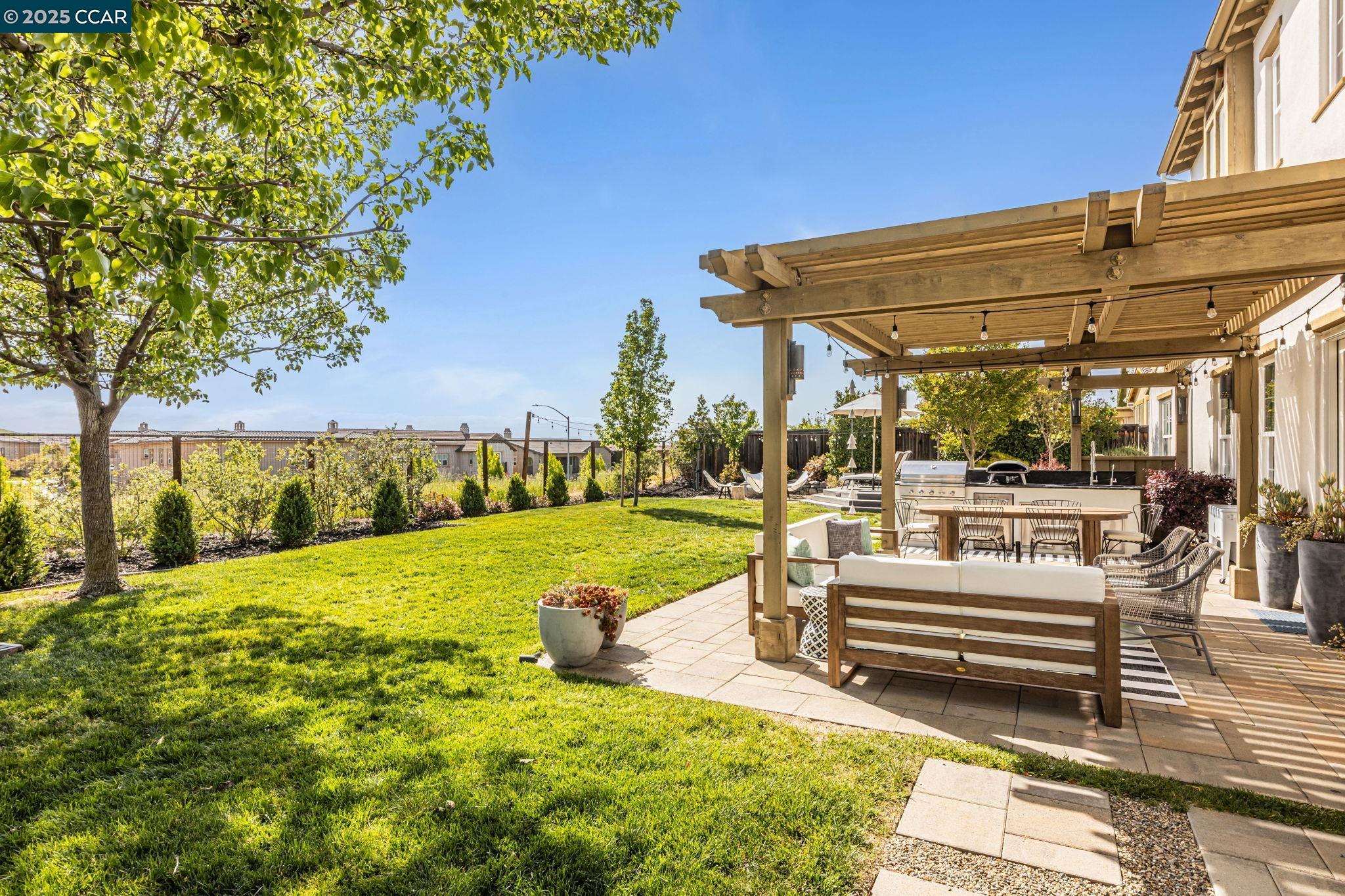 Detail Gallery Image 4 of 57 For 5415 Belarus St, Danville,  CA 94506 - 5 Beds | 4/1 Baths