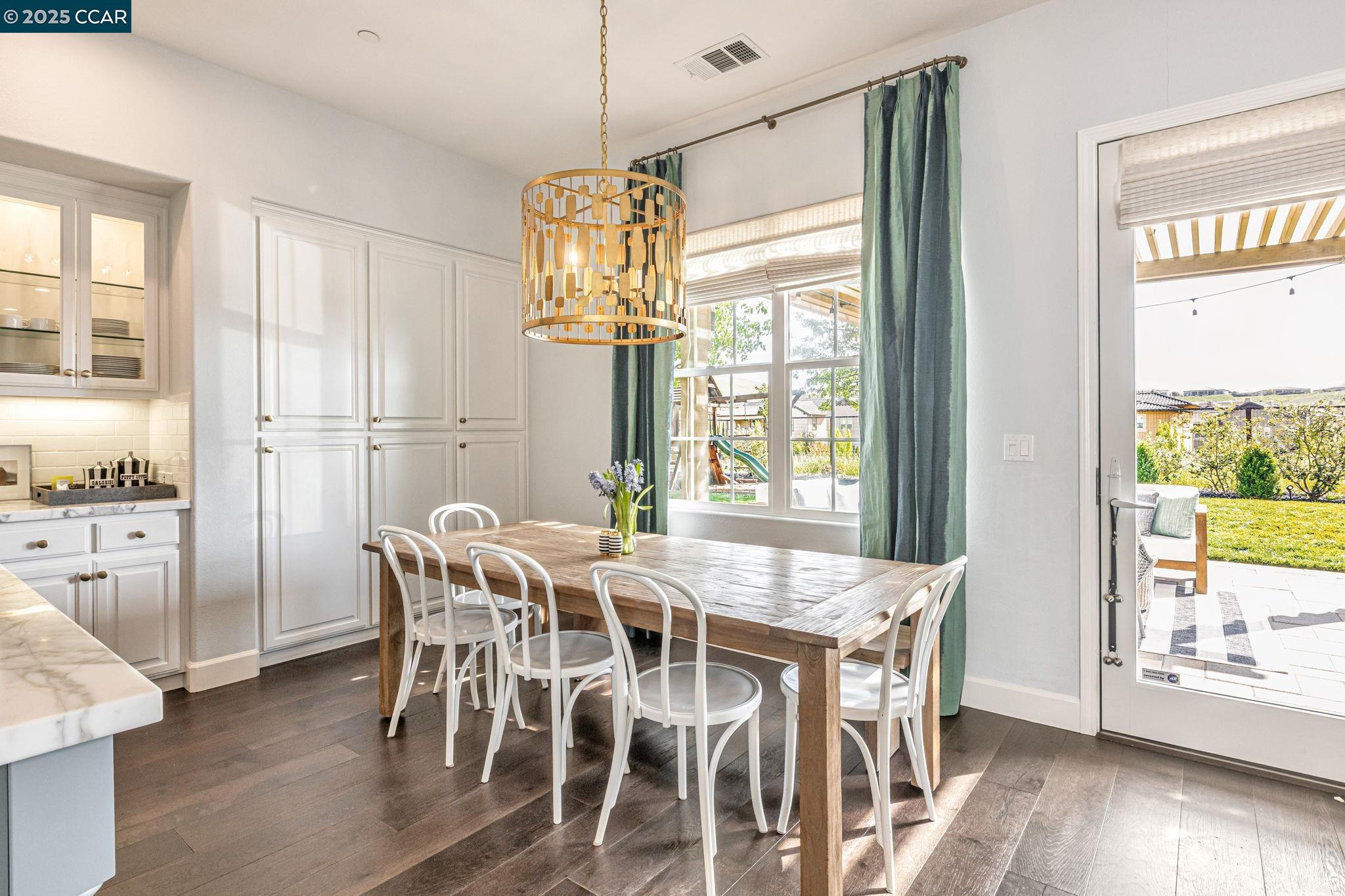 Detail Gallery Image 10 of 57 For 5415 Belarus St, Danville,  CA 94506 - 5 Beds | 4/1 Baths