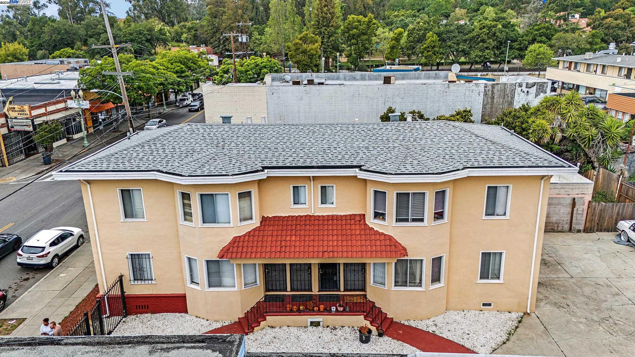 Detail Gallery Image 1 of 34 For 6000 Macarthur Blvd., Oakland,  CA 94605 - – Beds | – Baths