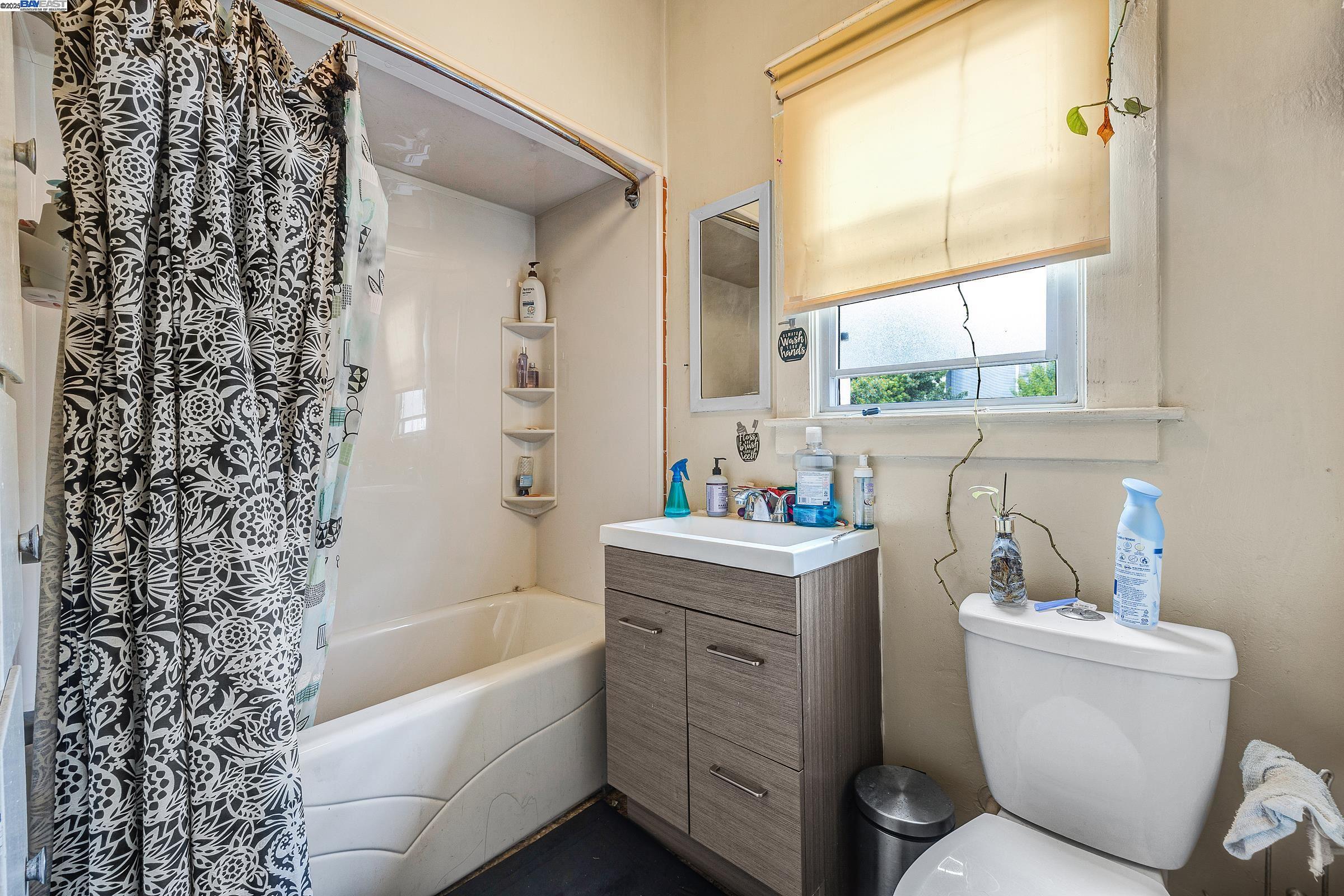 Detail Gallery Image 10 of 34 For 6000 Macarthur Blvd., Oakland,  CA 94605 - – Beds | – Baths