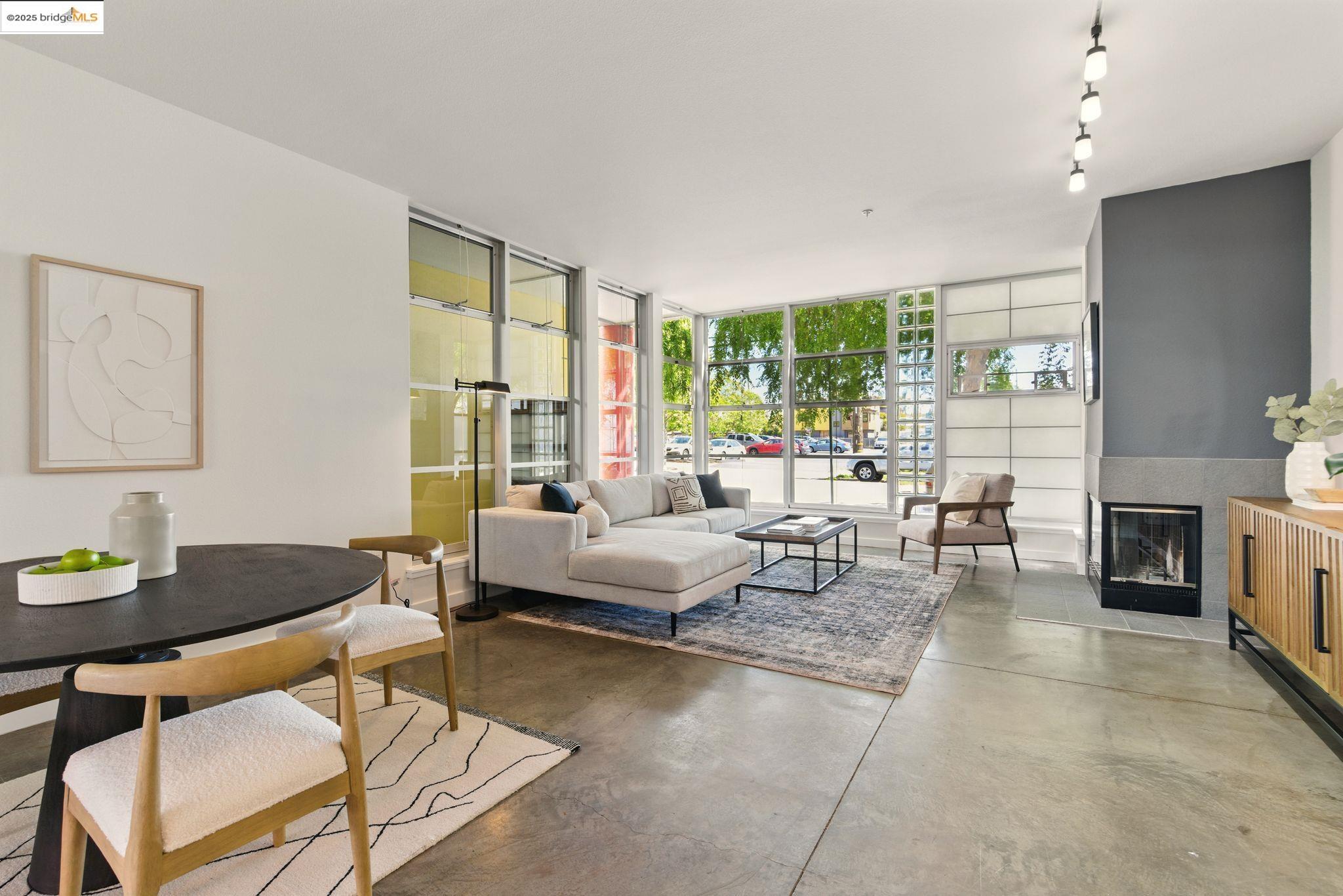 Photo #3: 41095452 Listing: Photo #3