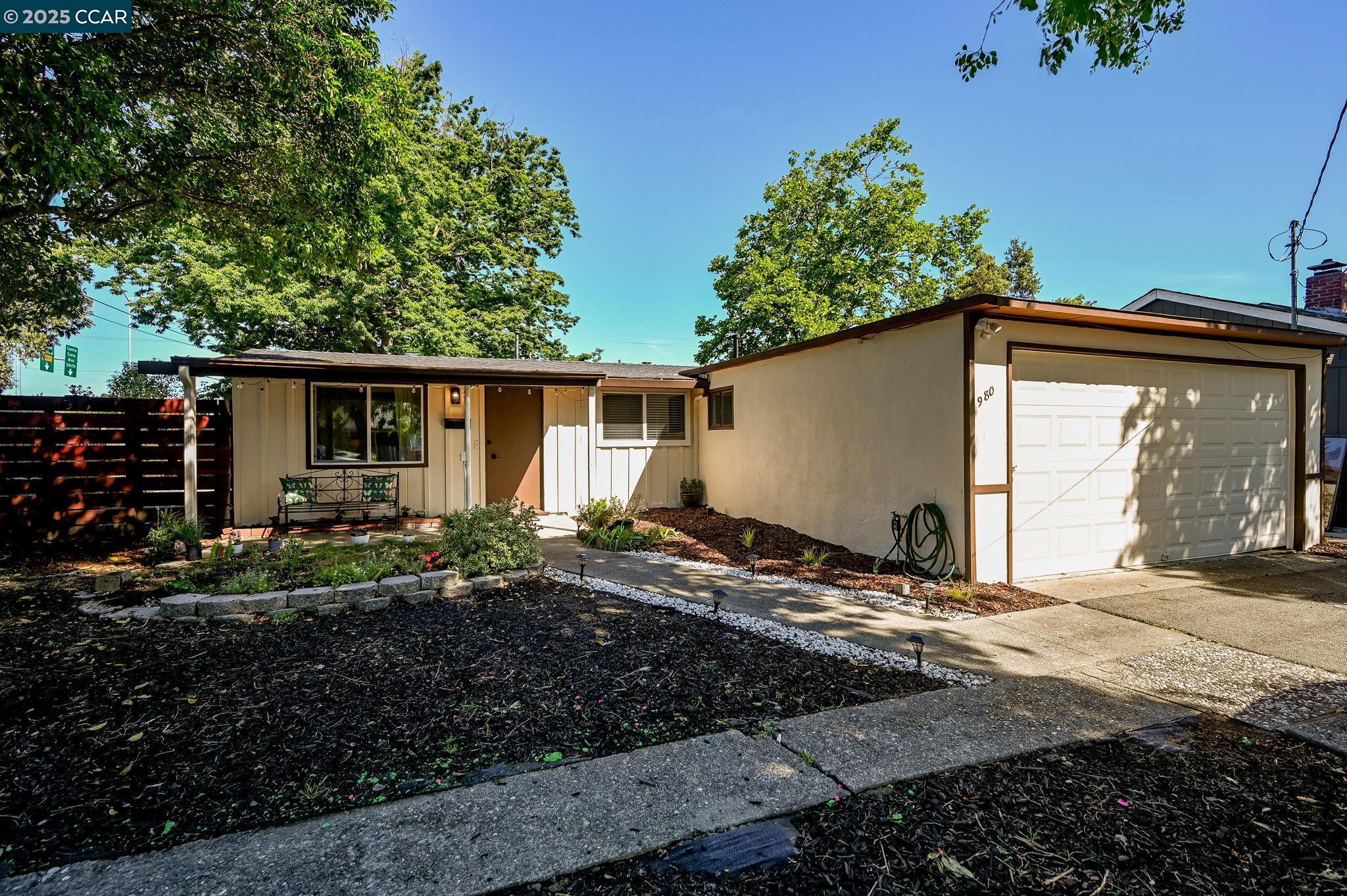 Detail Gallery Image 2 of 18 For 980 Santa Lucia Dr, Pleasant Hill,  CA 94523 - 3 Beds | 2 Baths