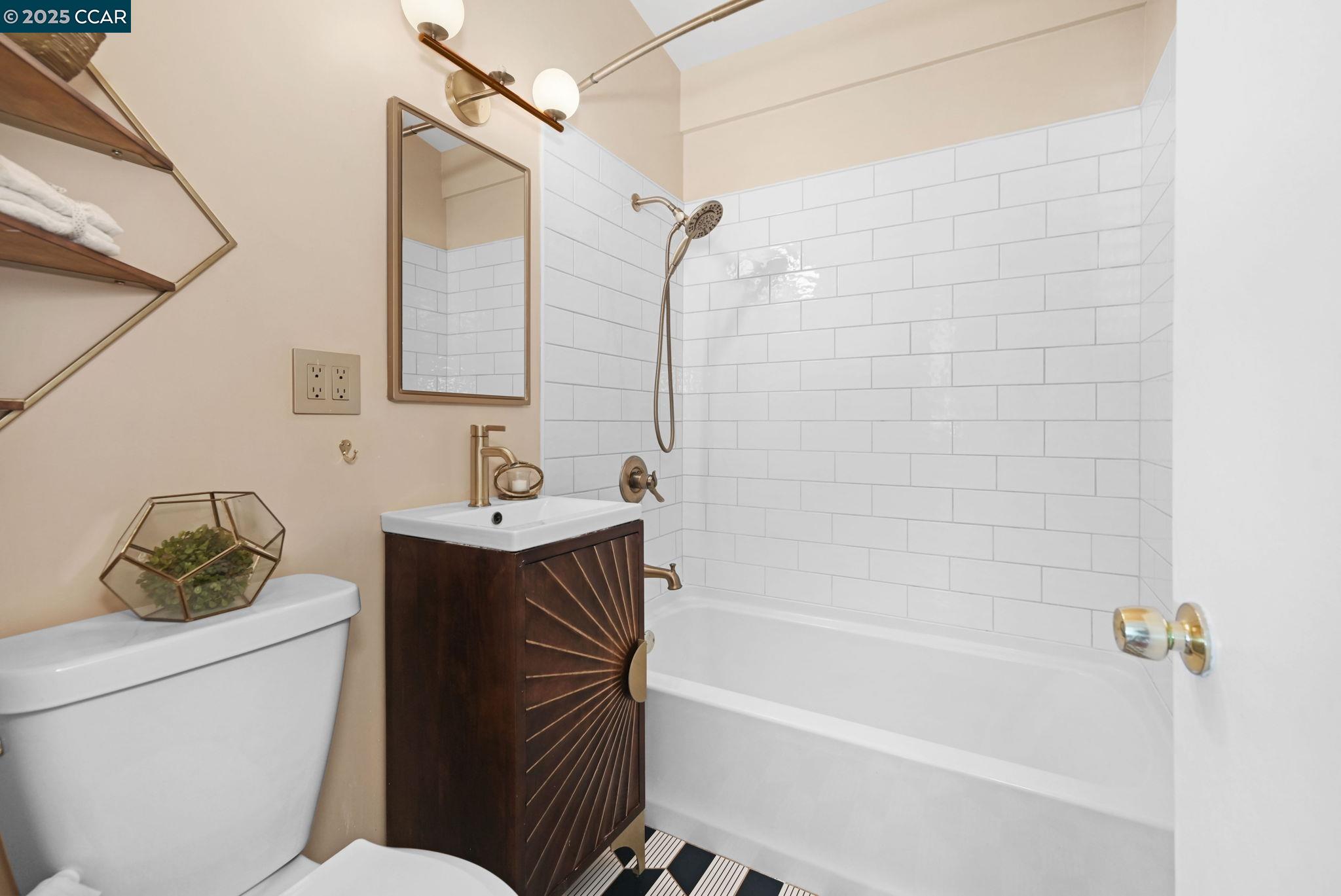 Detail Gallery Image 15 of 18 For 980 Santa Lucia Dr, Pleasant Hill,  CA 94523 - 3 Beds | 2 Baths