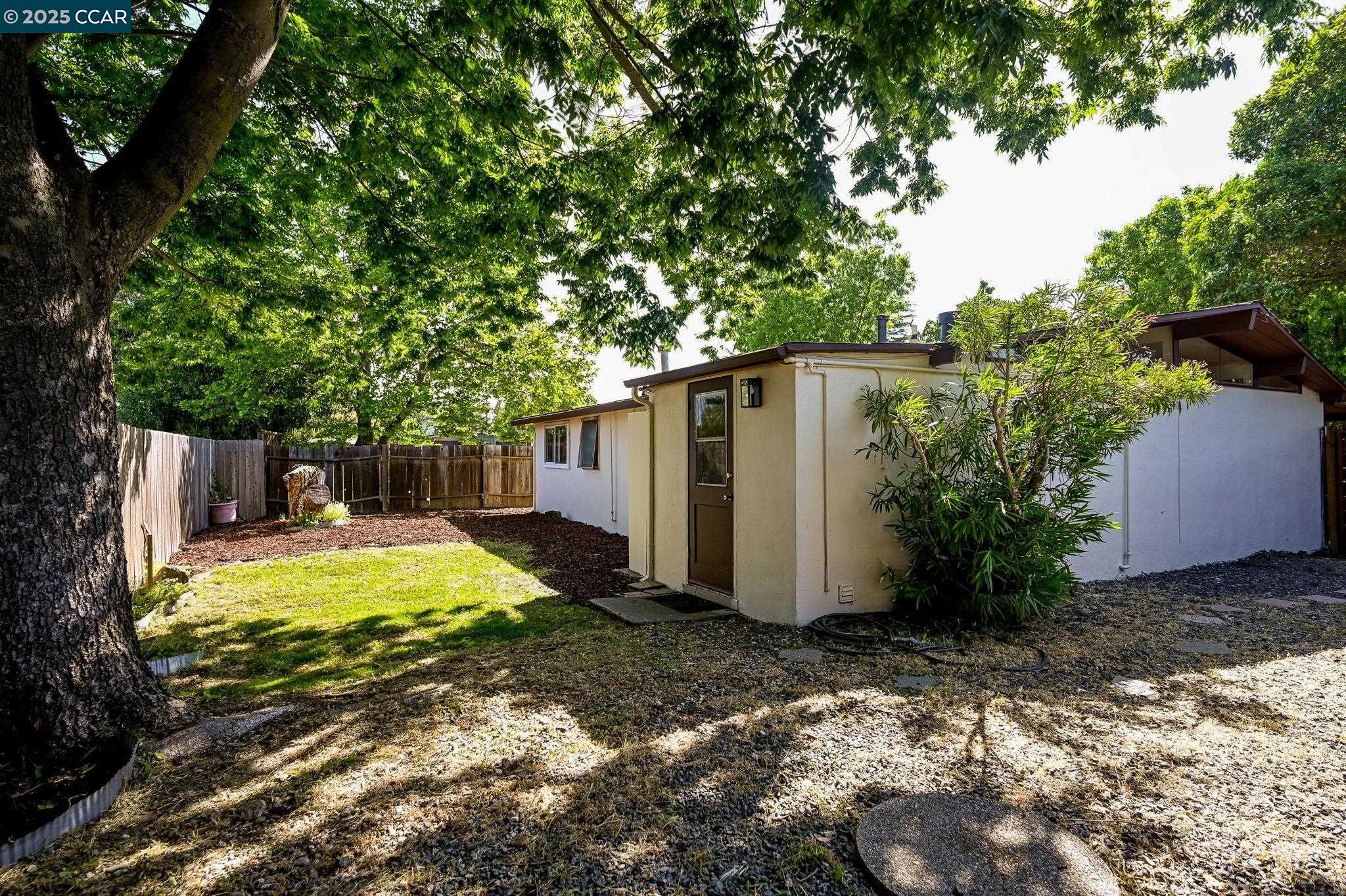 property-img