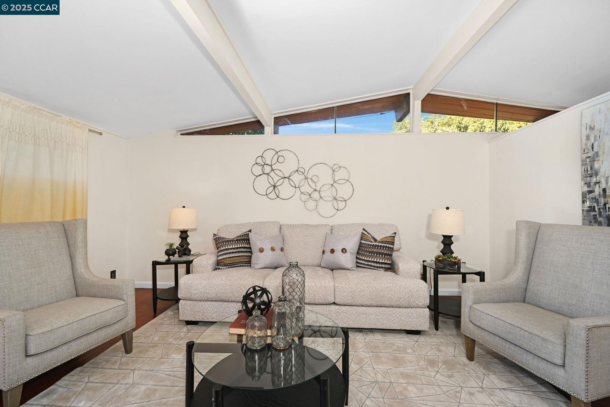 property-img