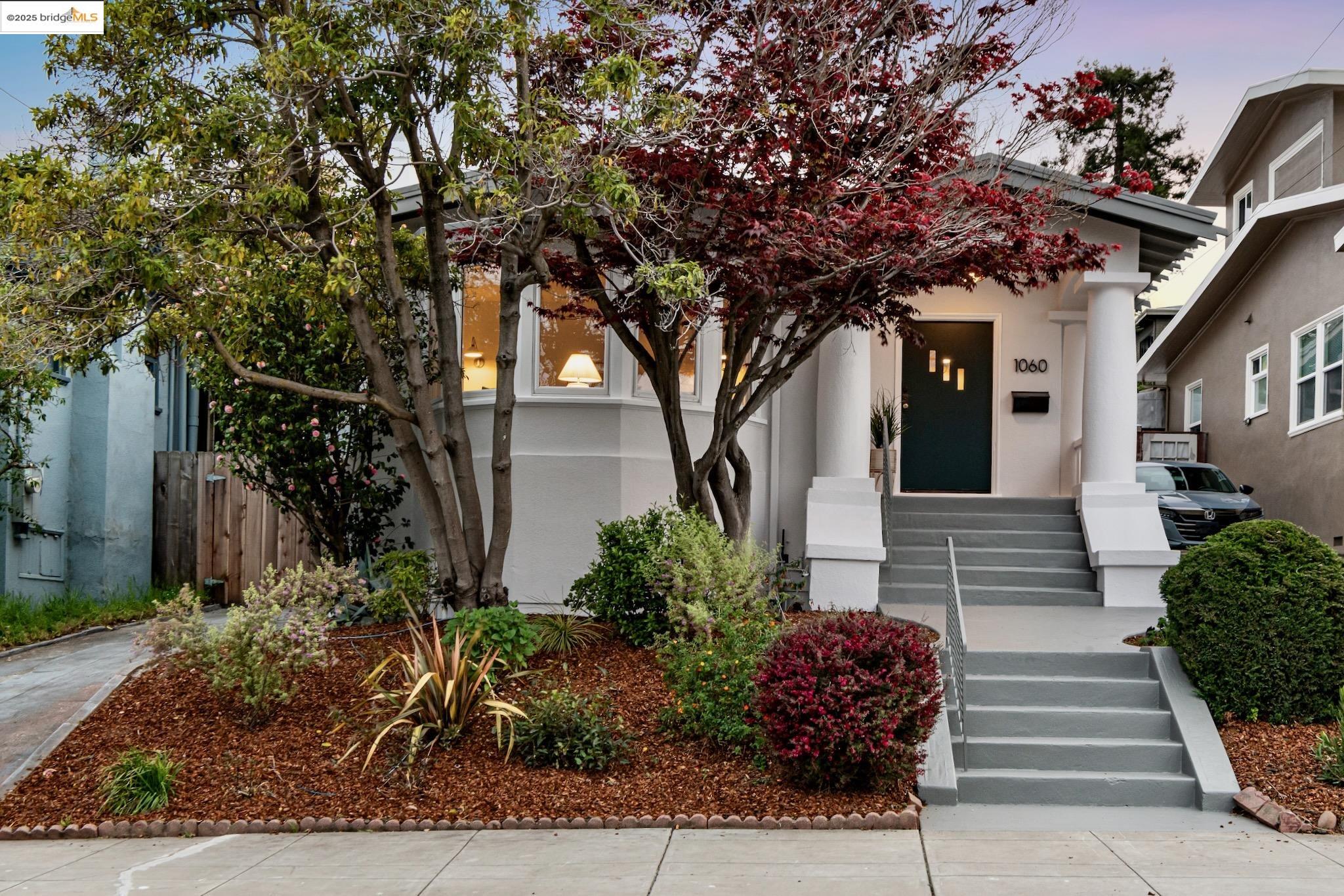 Detail Gallery Image 1 of 1 For 1060 Bayview Ave, Oakland,  CA 94610 - 3 Beds | 2 Baths