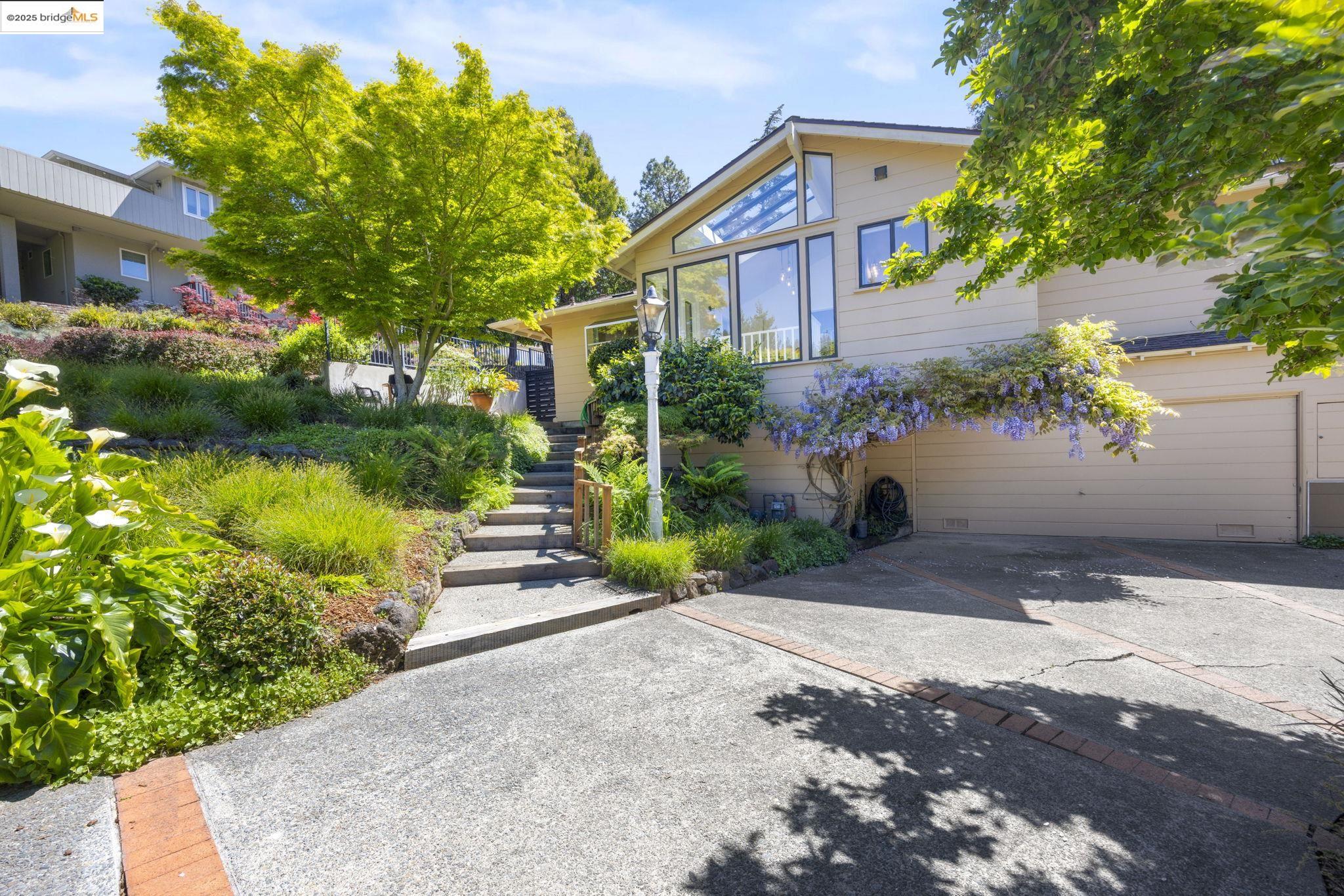 Detail Gallery Image 2 of 39 For 38 La Salle Ave, Piedmont,  CA 94611 - 4 Beds | 3 Baths