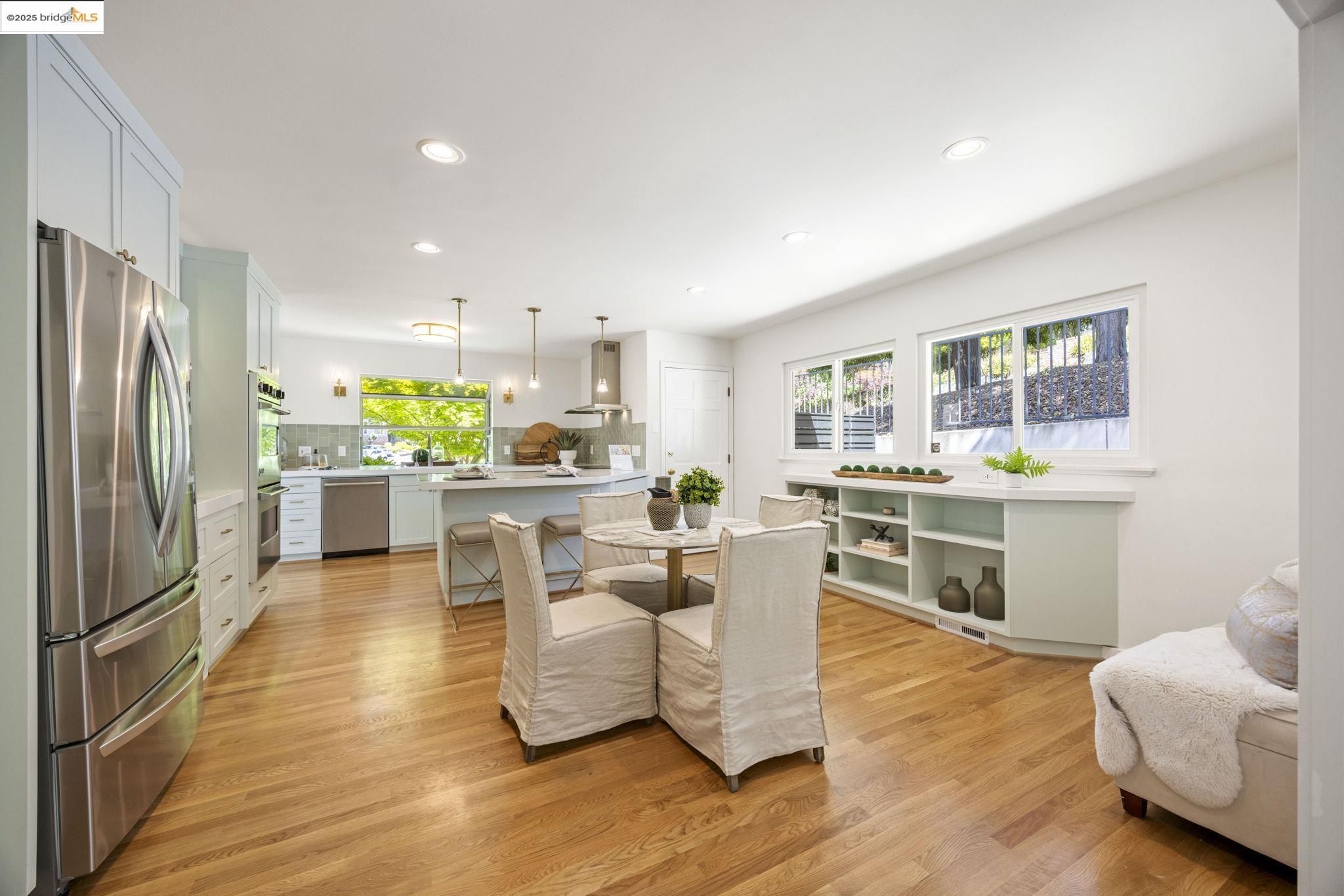 Detail Gallery Image 11 of 39 For 38 La Salle Ave, Piedmont,  CA 94611 - 4 Beds | 3 Baths