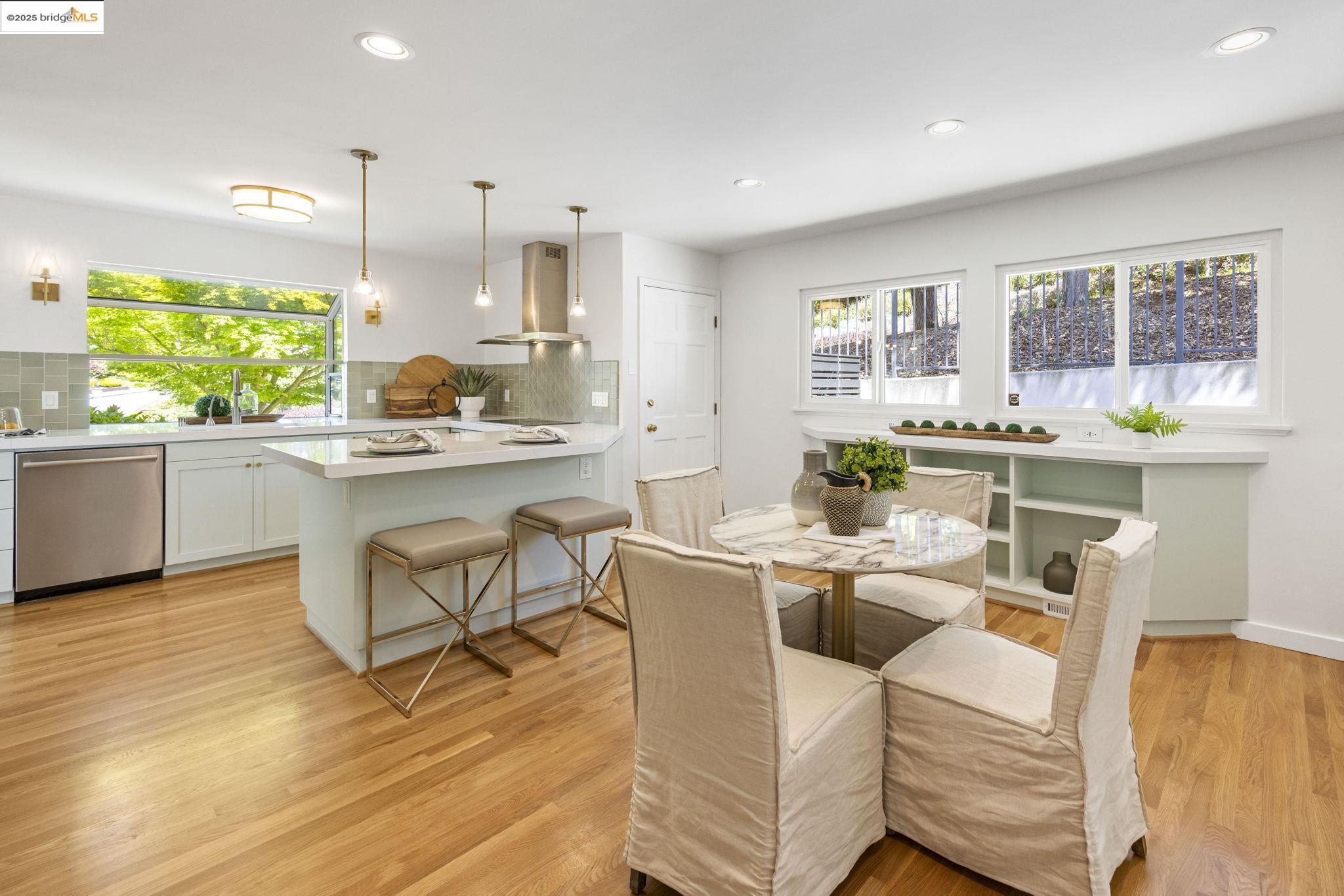 Detail Gallery Image 13 of 39 For 38 La Salle Ave, Piedmont,  CA 94611 - 4 Beds | 3 Baths