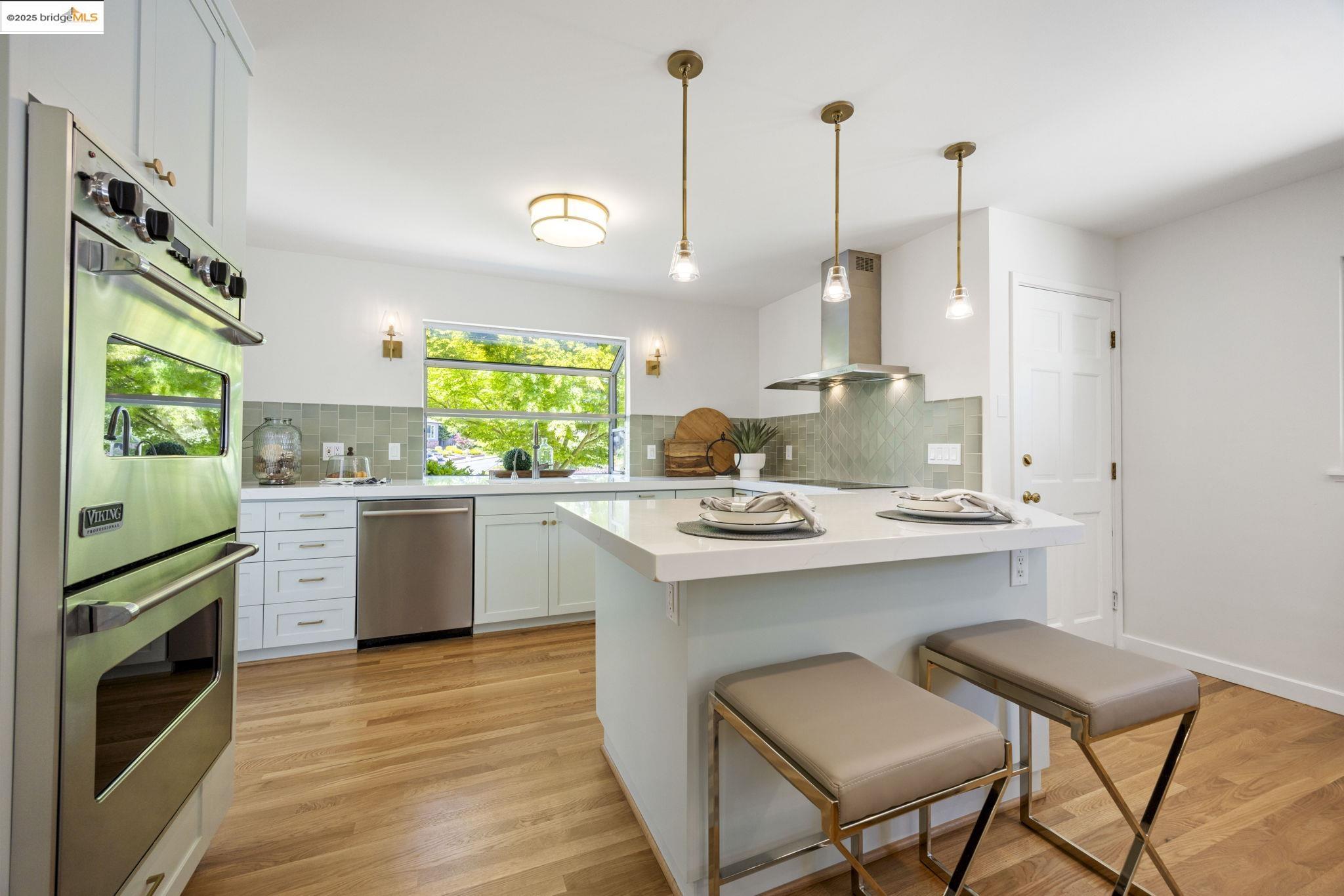 Detail Gallery Image 14 of 39 For 38 La Salle Ave, Piedmont,  CA 94611 - 4 Beds | 3 Baths