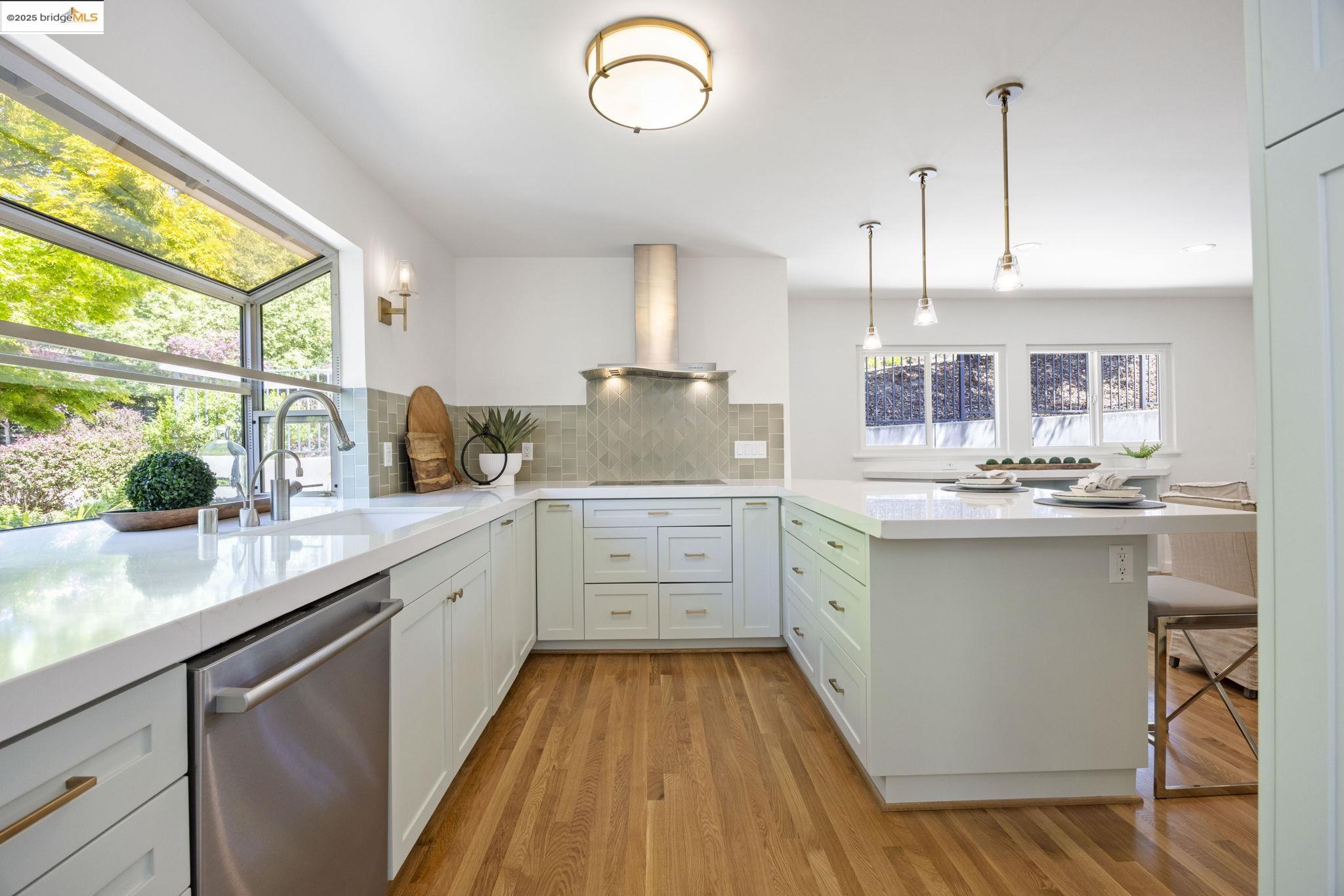 Detail Gallery Image 15 of 39 For 38 La Salle Ave, Piedmont,  CA 94611 - 4 Beds | 3 Baths