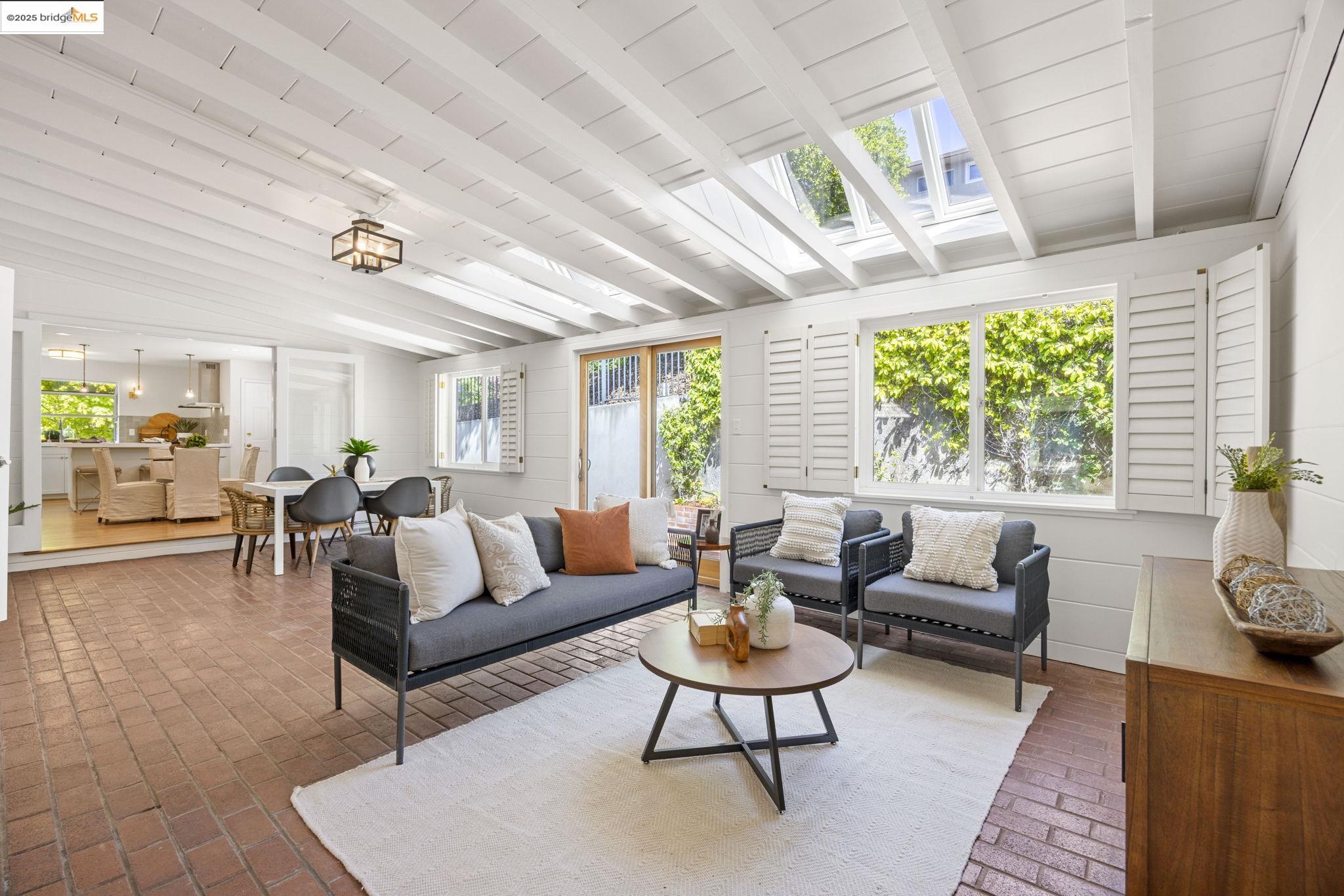 Detail Gallery Image 17 of 39 For 38 La Salle Ave, Piedmont,  CA 94611 - 4 Beds | 3 Baths