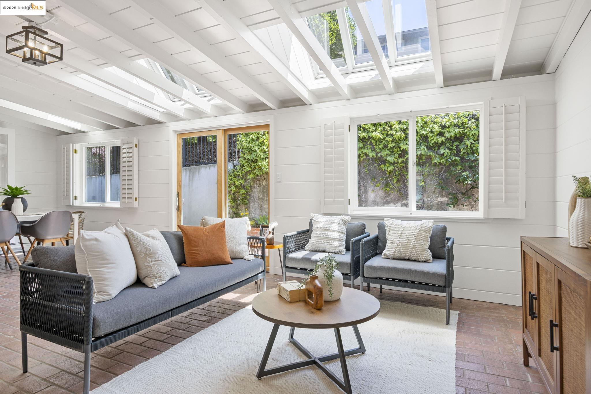 Detail Gallery Image 18 of 39 For 38 La Salle Ave, Piedmont,  CA 94611 - 4 Beds | 3 Baths