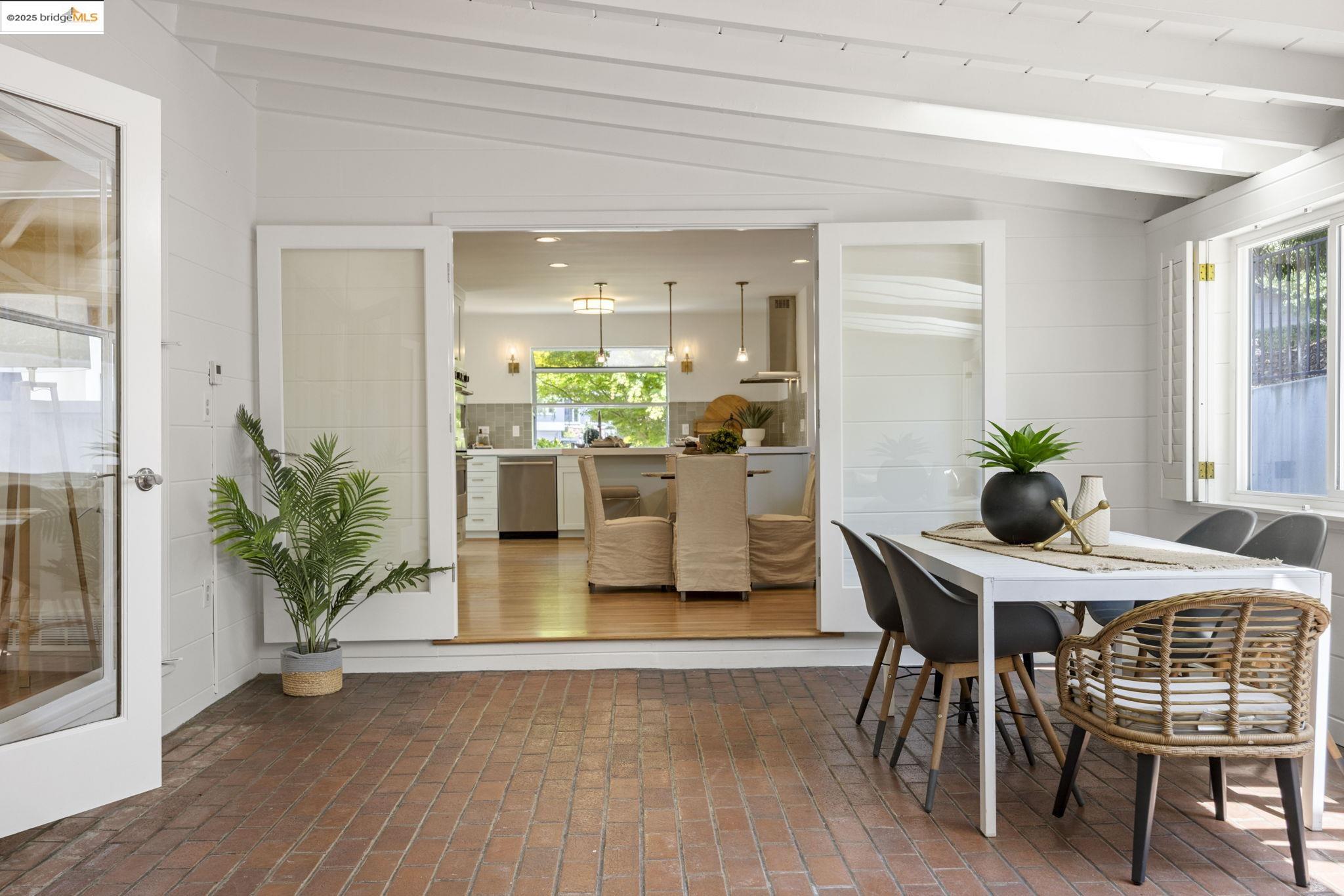 Detail Gallery Image 19 of 39 For 38 La Salle Ave, Piedmont,  CA 94611 - 4 Beds | 3 Baths