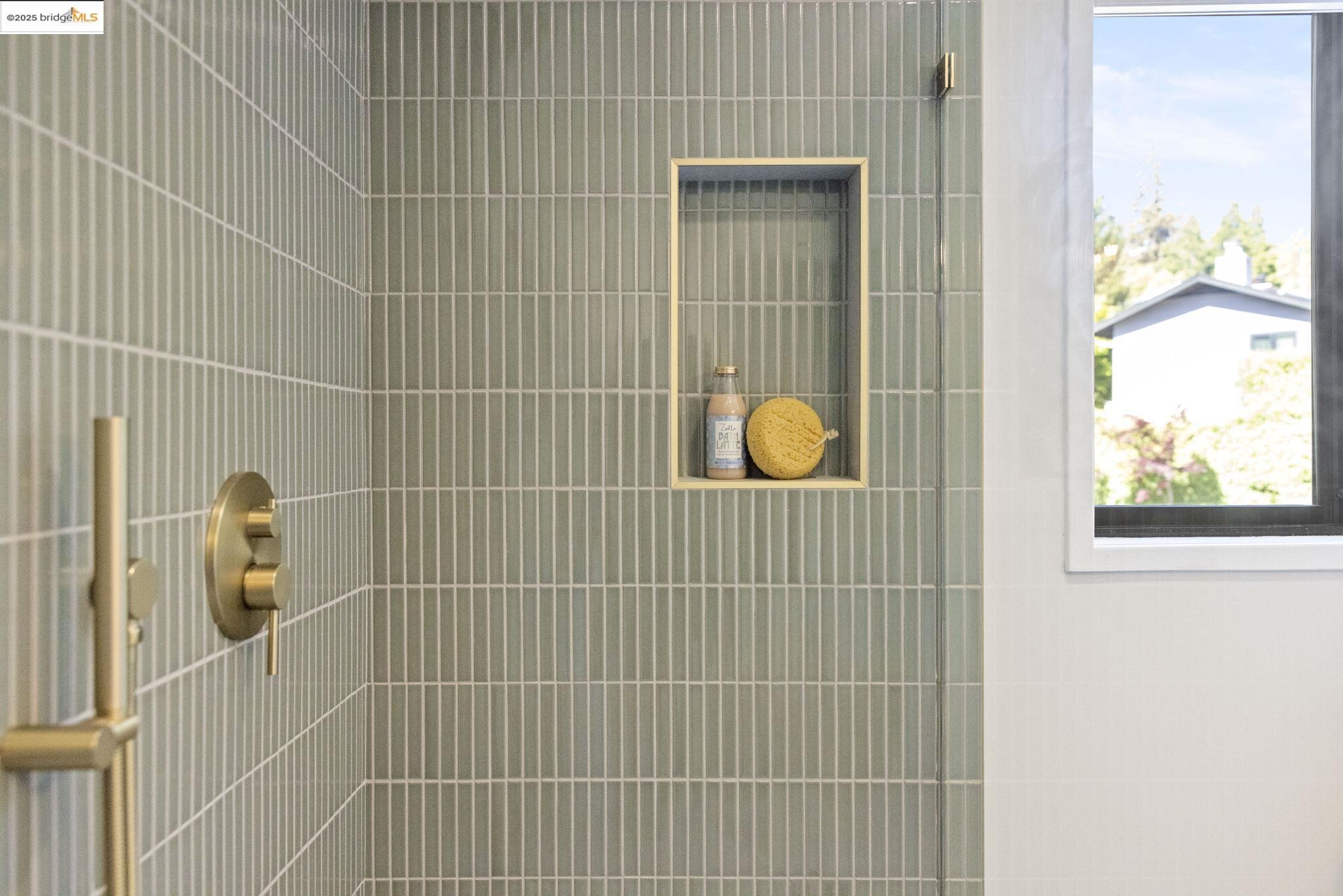 Detail Gallery Image 23 of 39 For 38 La Salle Ave, Piedmont,  CA 94611 - 4 Beds | 3 Baths