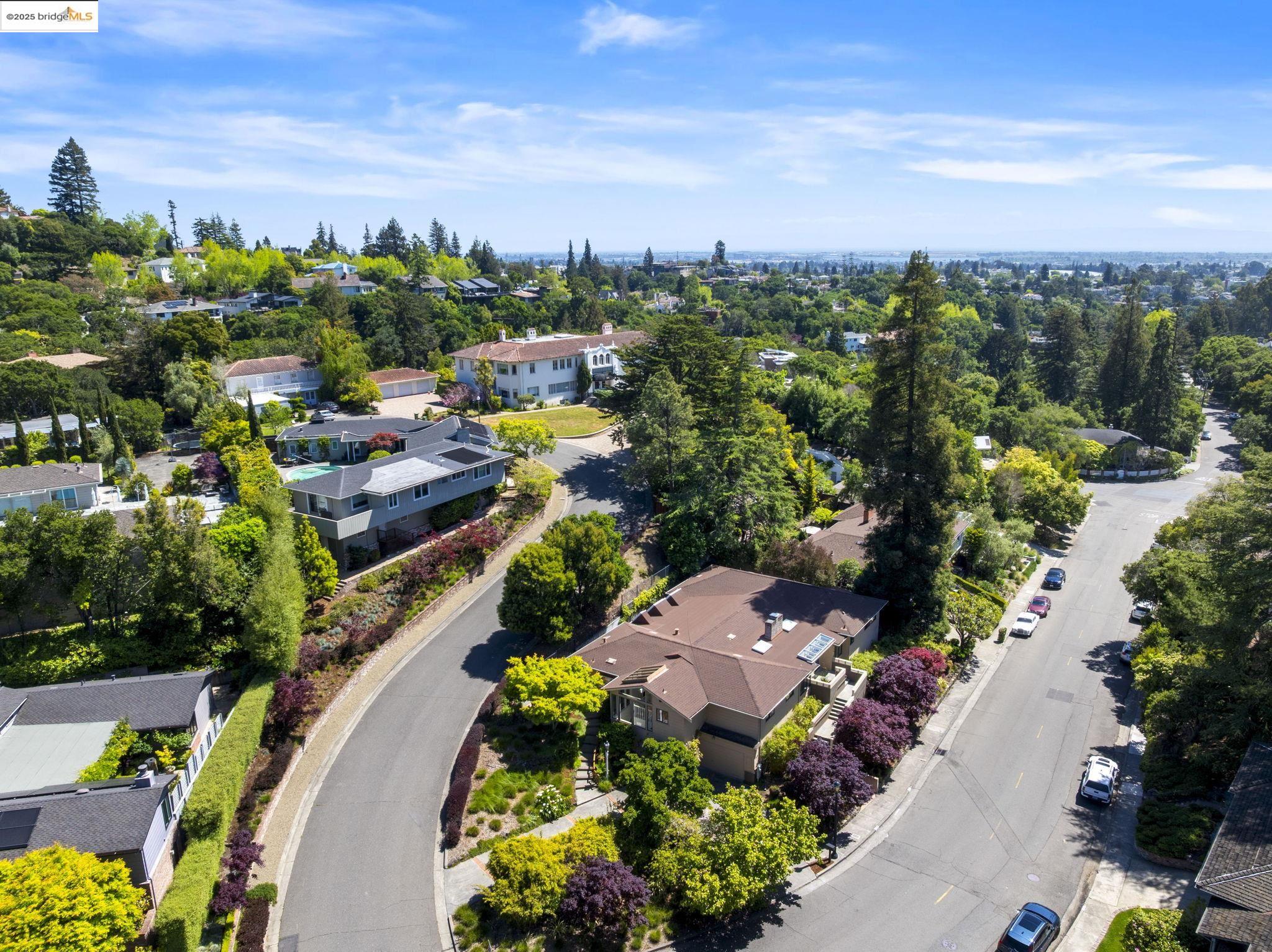Detail Gallery Image 37 of 39 For 38 La Salle Ave, Piedmont,  CA 94611 - 4 Beds | 3 Baths