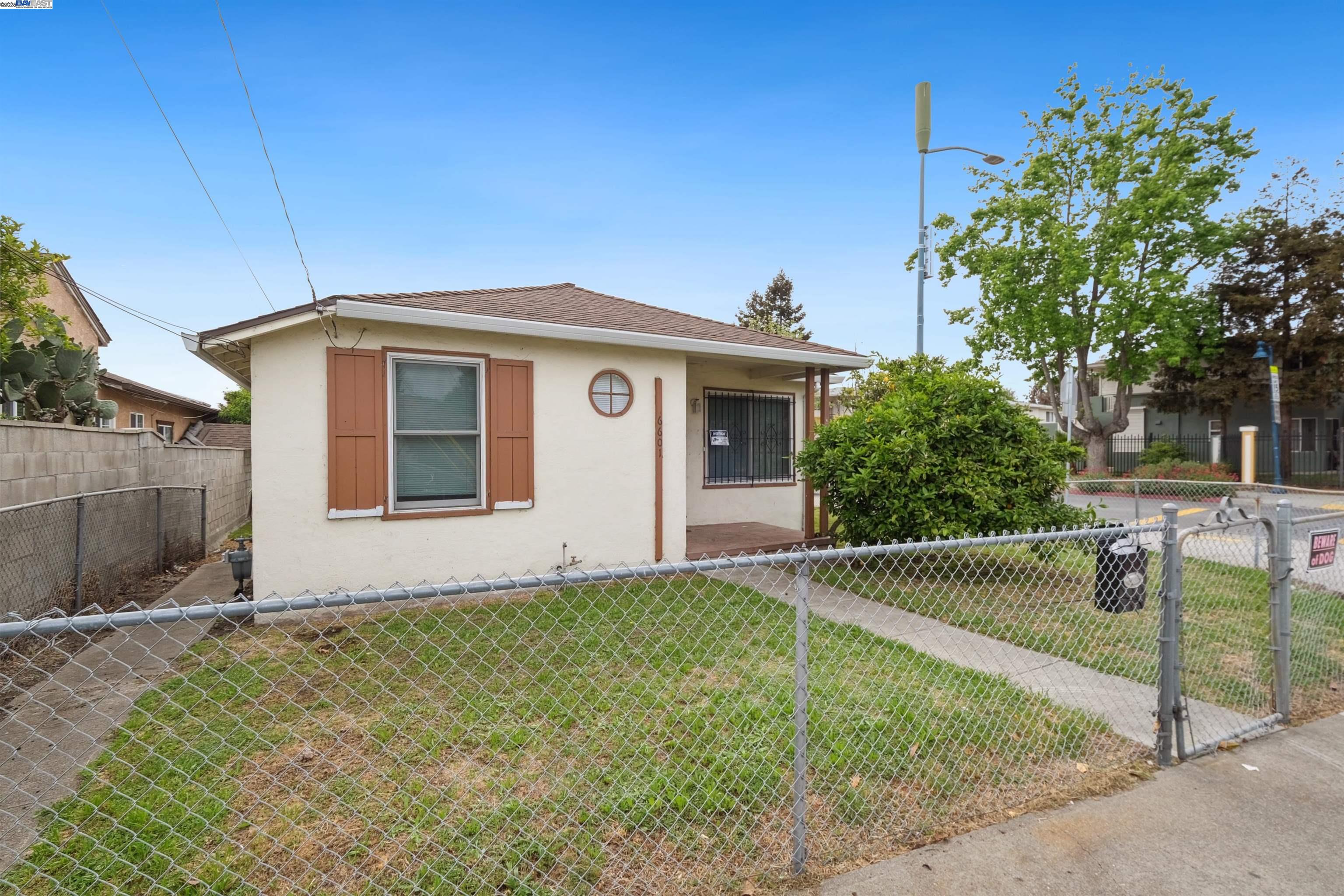 6601 Eastlawn St, Oakland, California 94621, 3 Bedrooms Bedrooms, 5 Rooms Rooms,1 BathroomBathrooms,Residential,For Sale,6601 Eastlawn St,41095467
